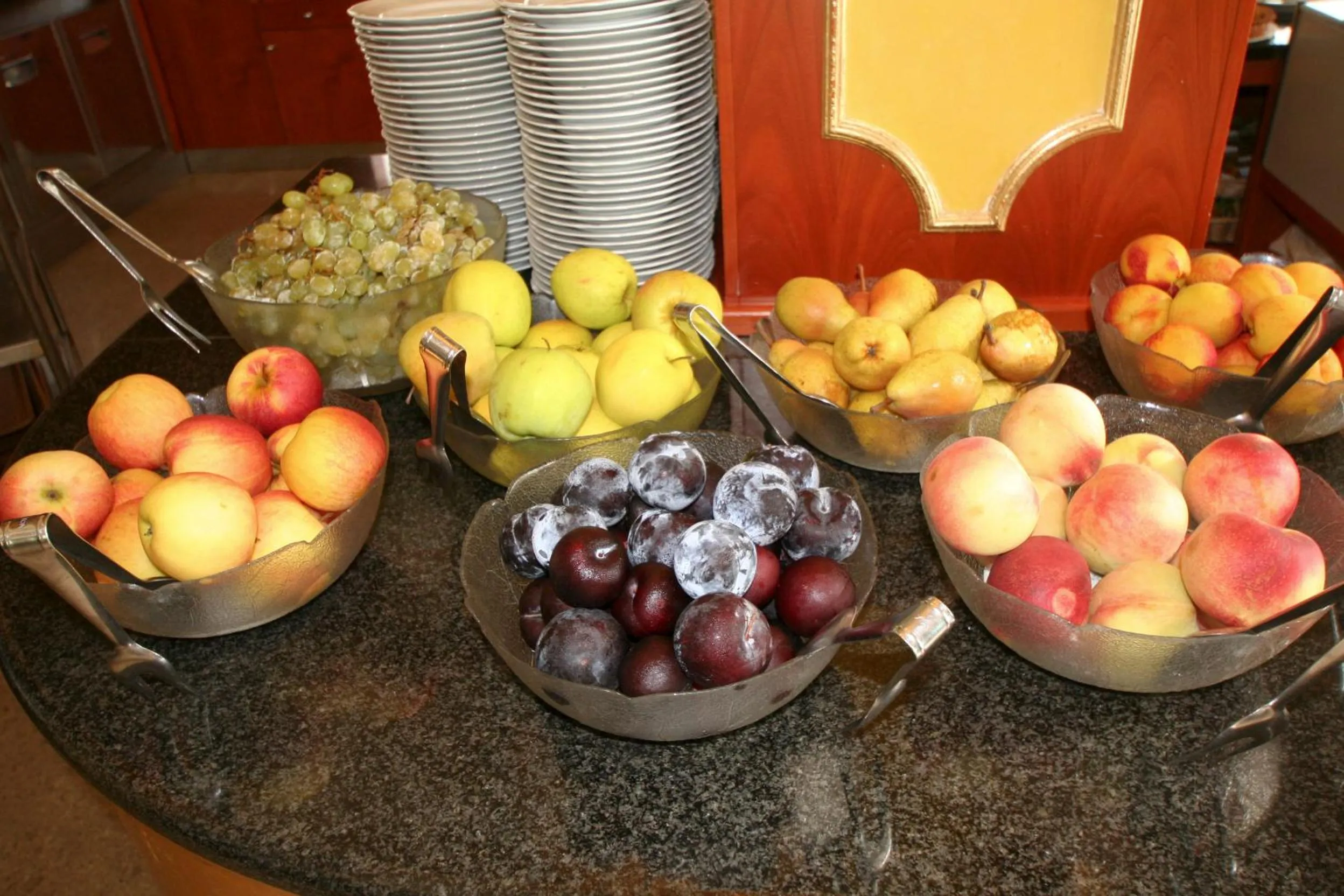 Restaurant/places to eat in Hotel Elpiro