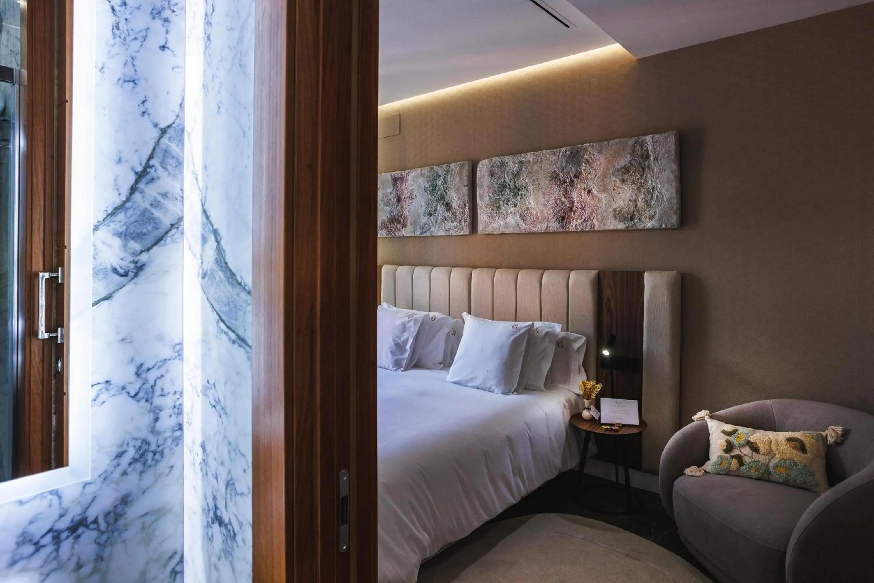 Bed in Corral del Carbón GG Luxury Hotel Boutique