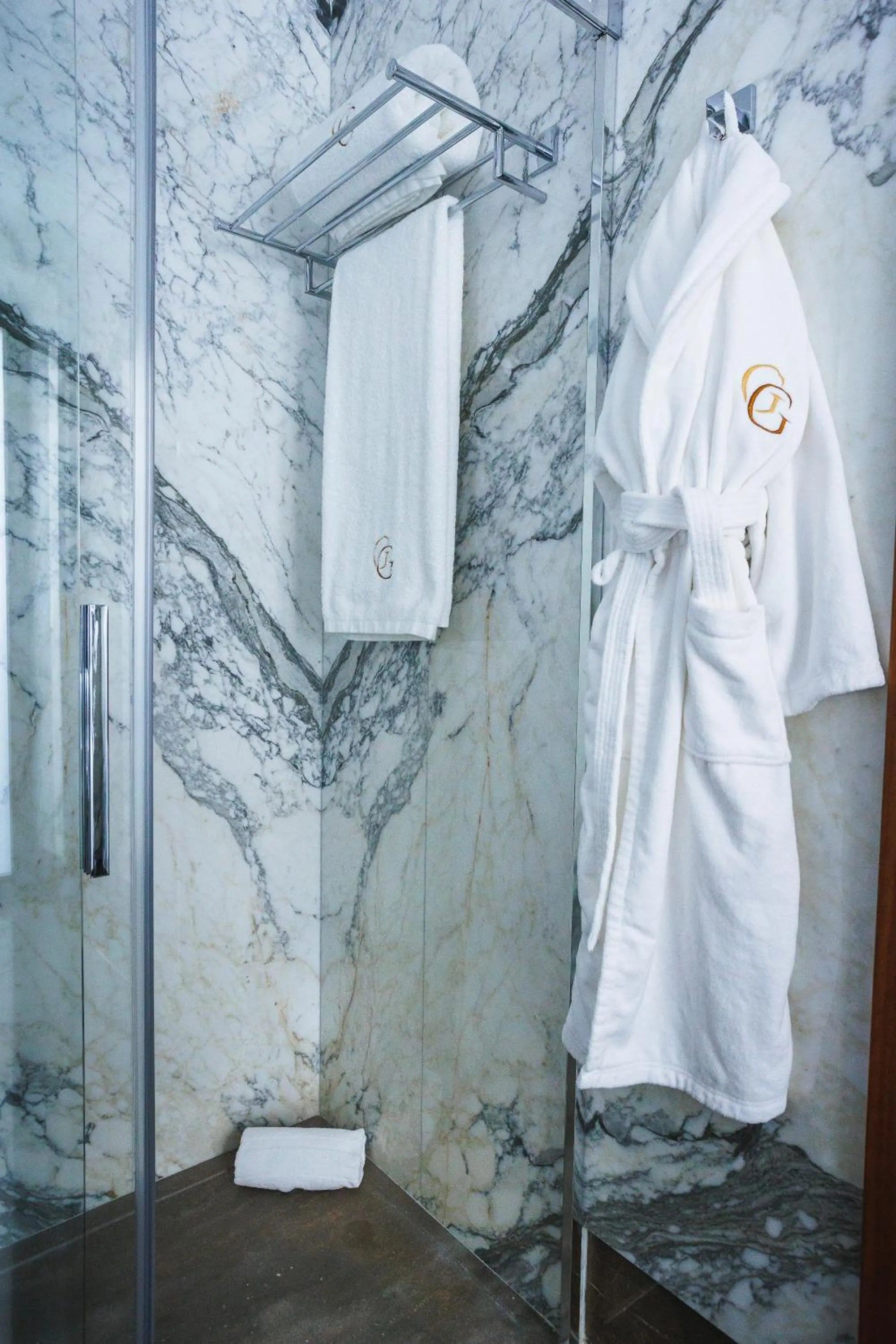 Shower in Corral del Carbón GG Luxury Hotel Boutique