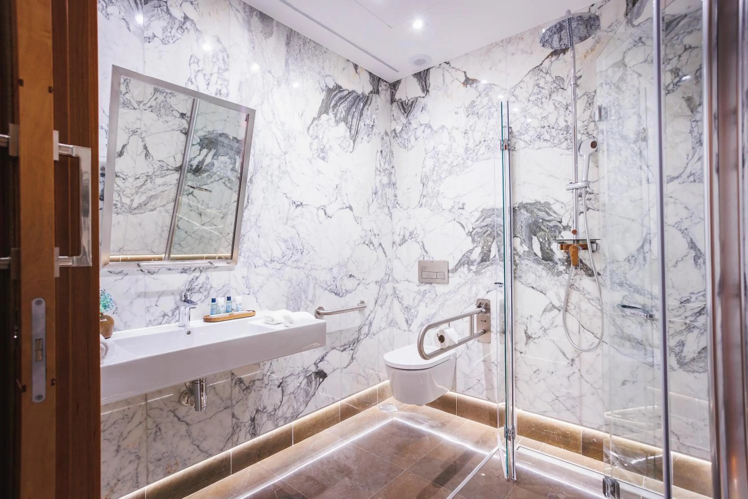 Bathroom in Corral del Carbón GG Luxury Hotel Boutique