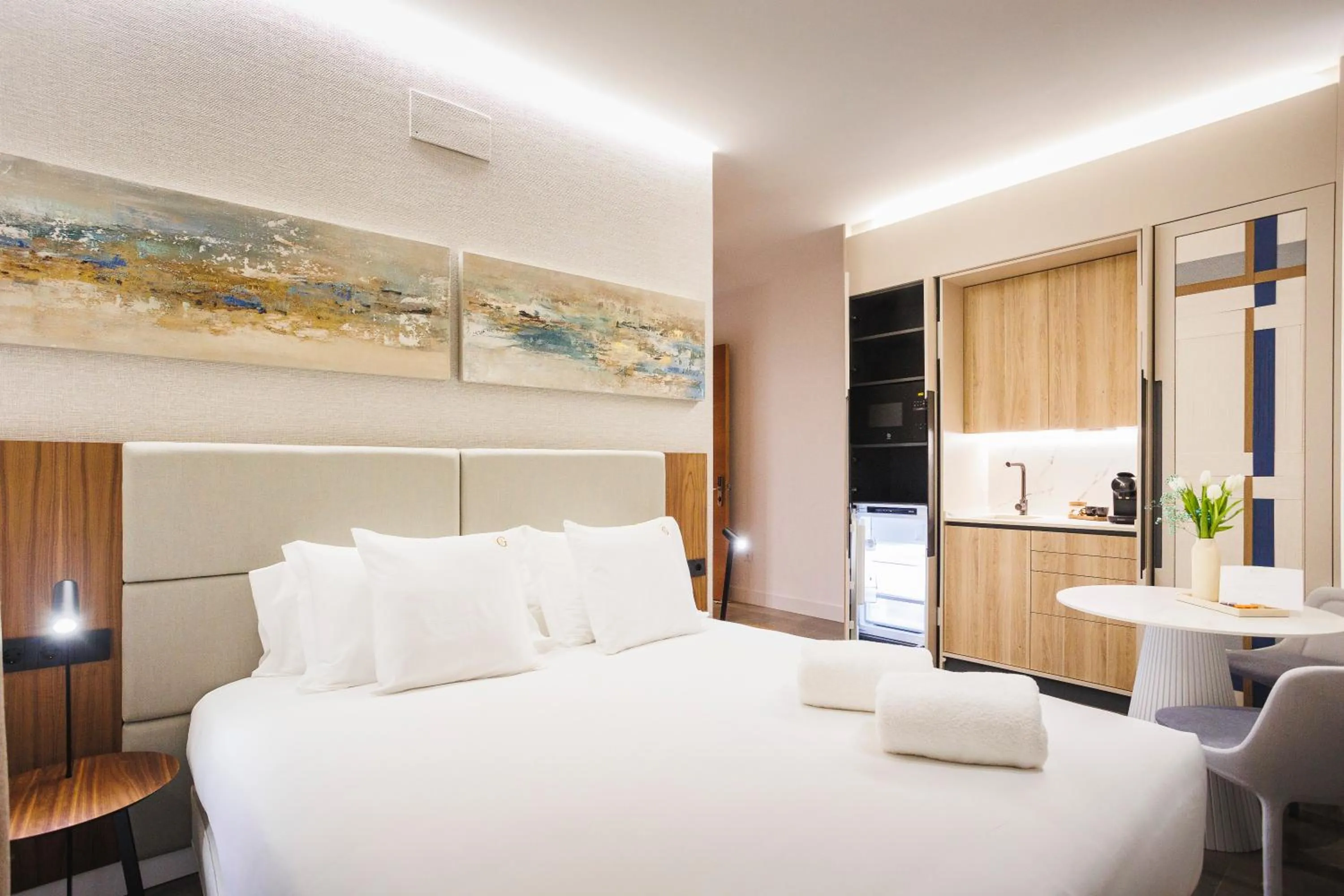 Photo of the whole room, Bed in Corral del Carbón GG Luxury Hotel Boutique