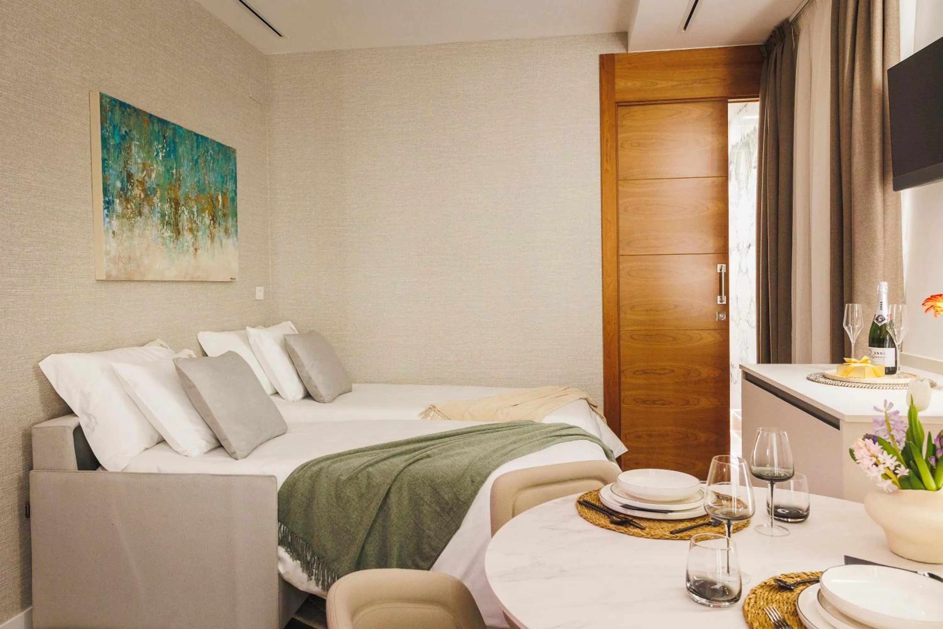 Photo of the whole room, Bed in Corral del Carbón GG Luxury Hotel Boutique