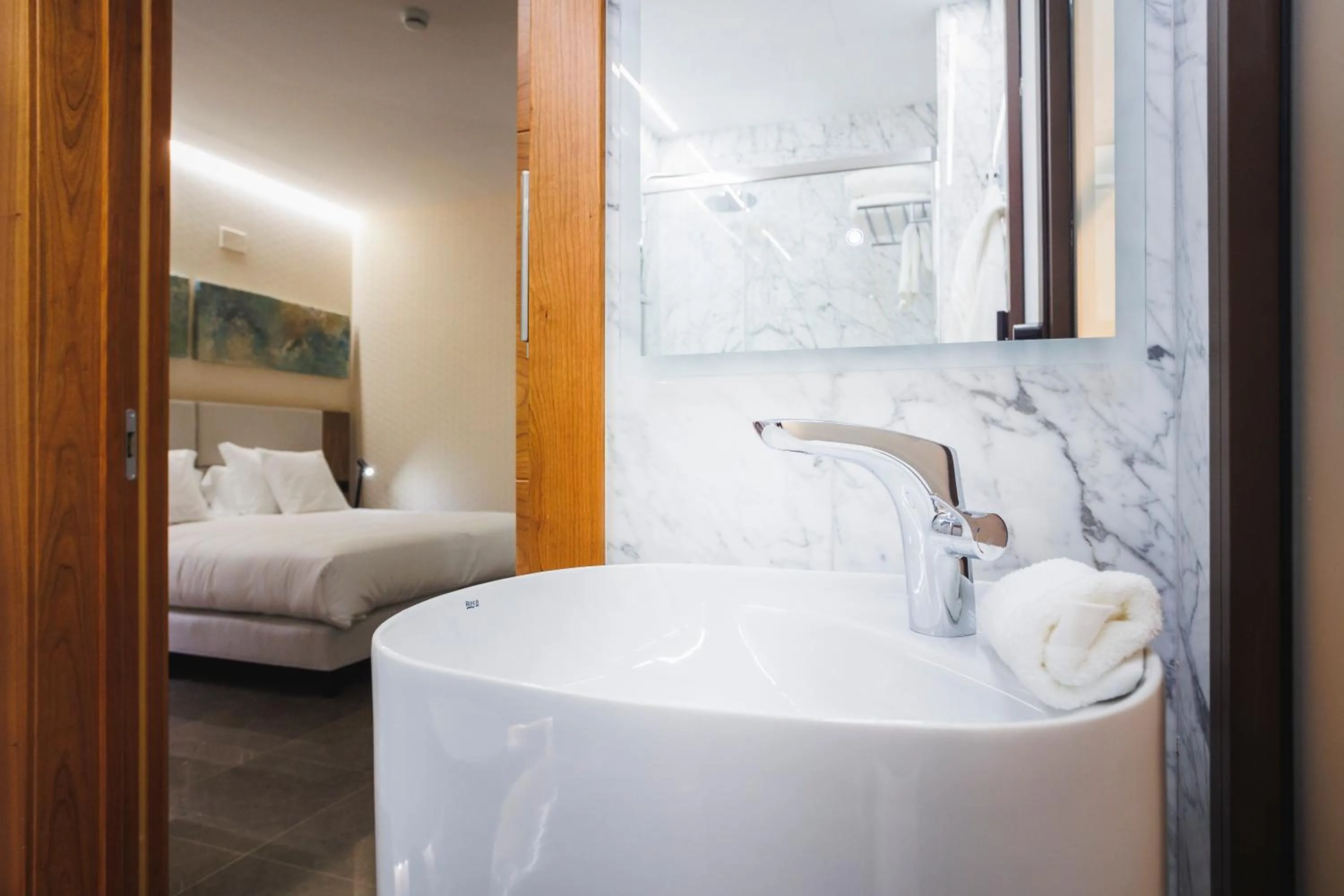 Bathroom, Bed in Corral del Carbón GG Luxury Hotel Boutique