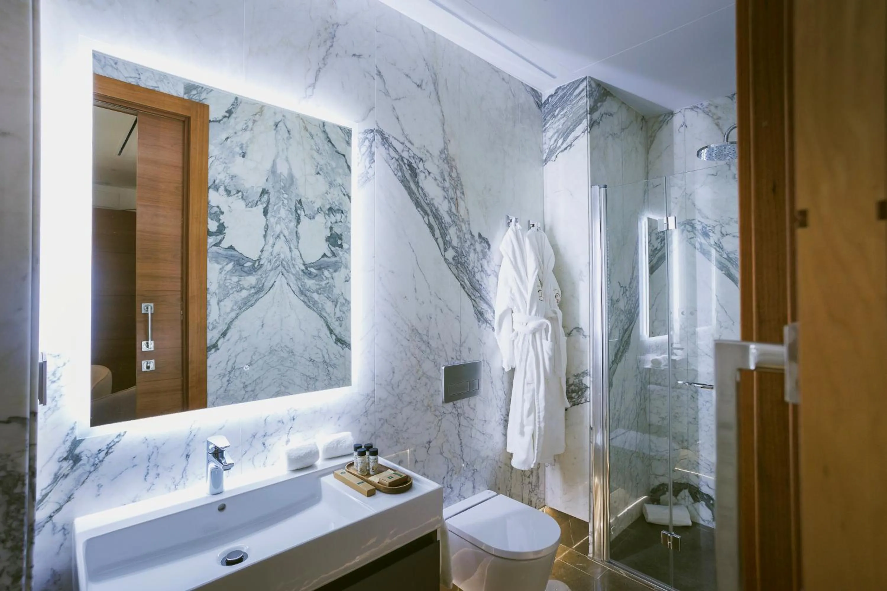 Shower in Corral del Carbón GG Luxury Hotel Boutique
