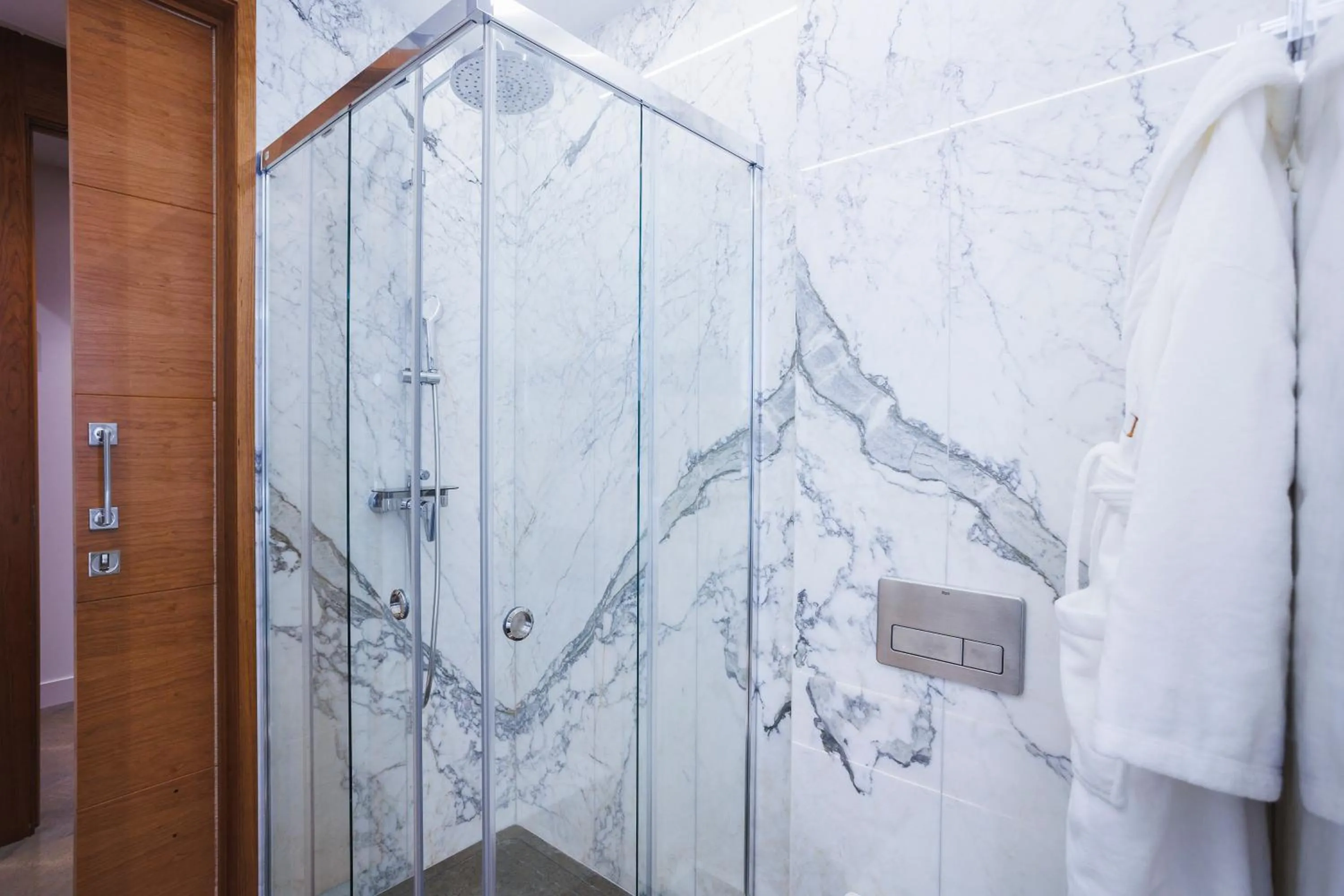 Shower in Corral del Carbón GG Luxury Hotel Boutique