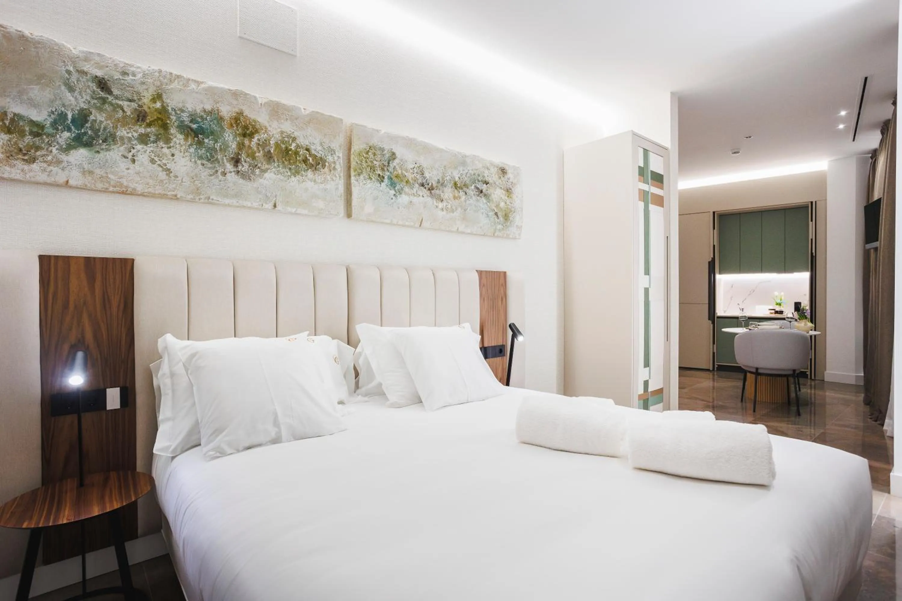 Photo of the whole room, Bed in Corral del Carbón GG Luxury Hotel Boutique