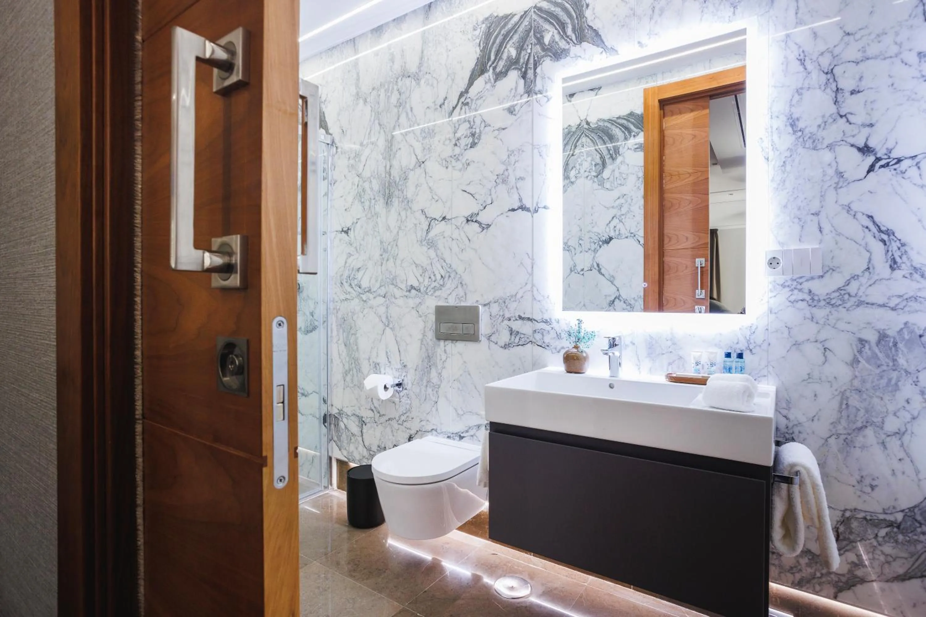 Toilet in Corral del Carbón GG Luxury Hotel Boutique