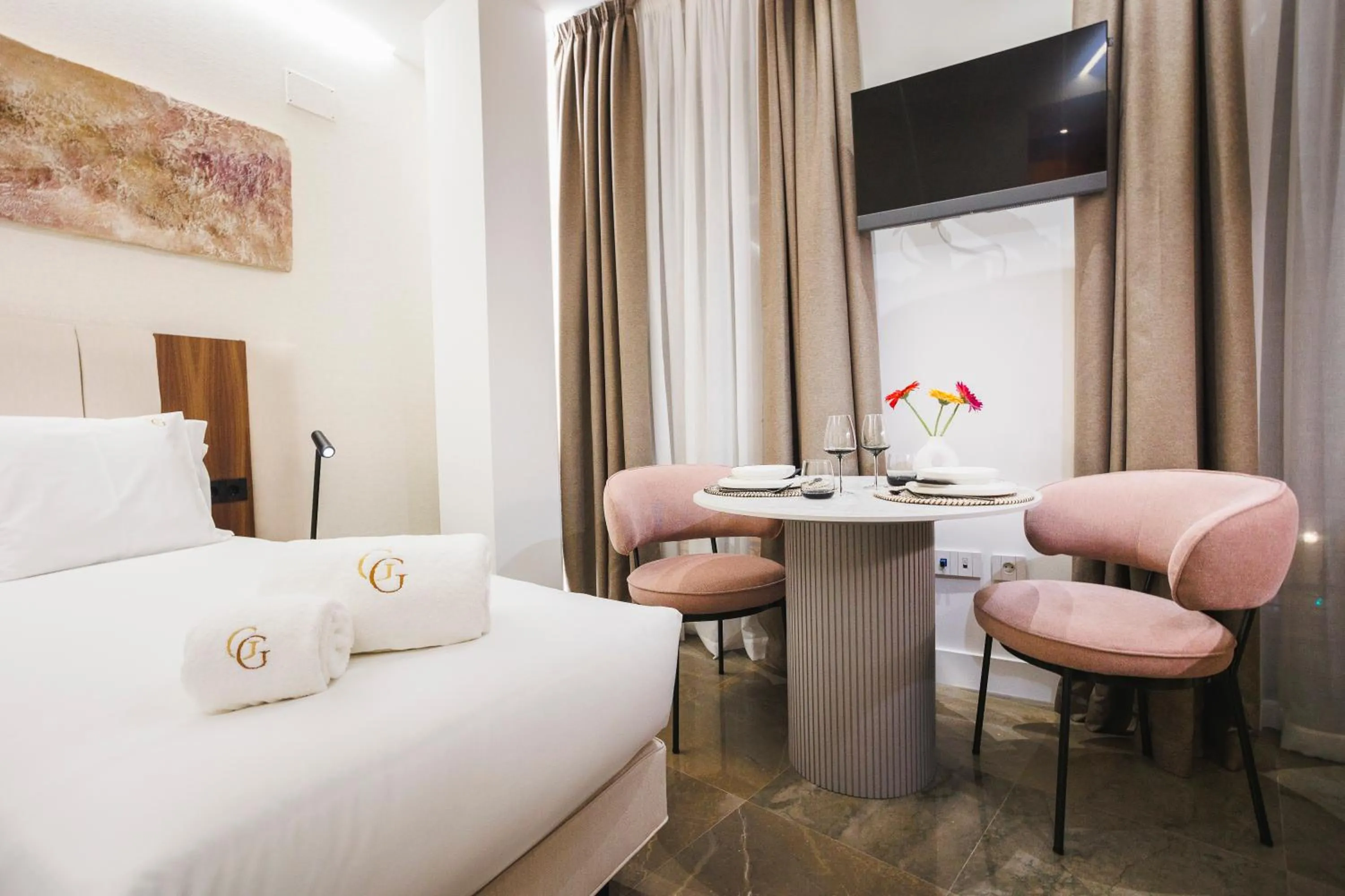 Photo of the whole room, Bed in Corral del Carbón GG Luxury Hotel Boutique