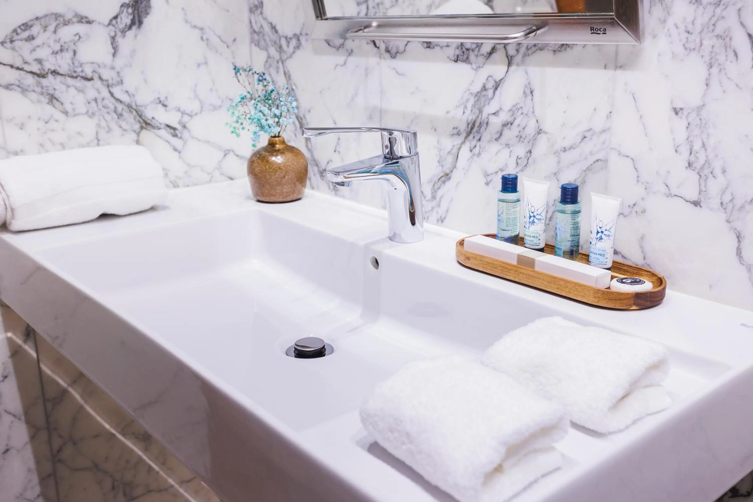 Bathroom in Corral del Carbón GG Luxury Hotel Boutique