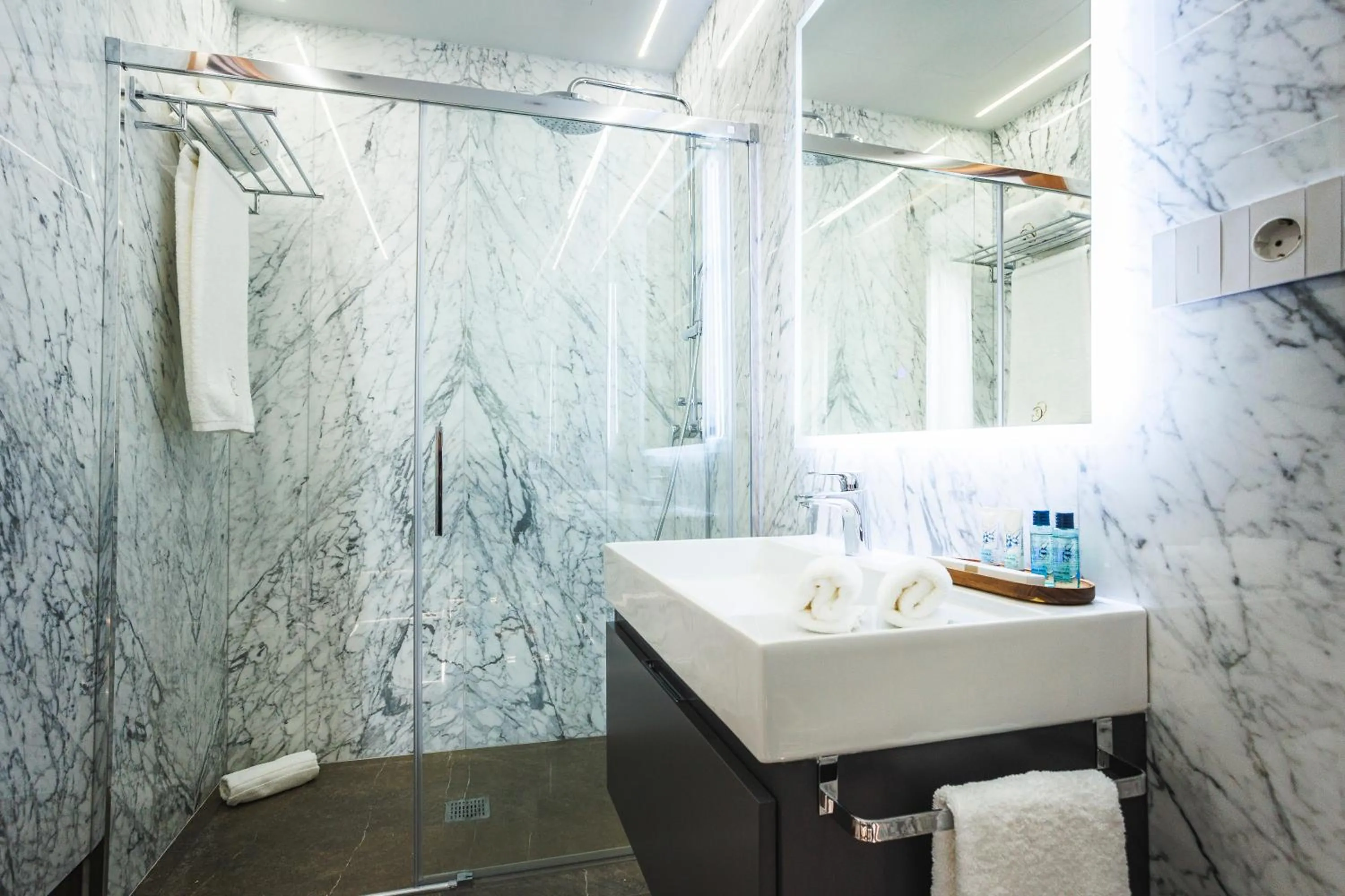 Shower in Corral del Carbón GG Luxury Hotel Boutique