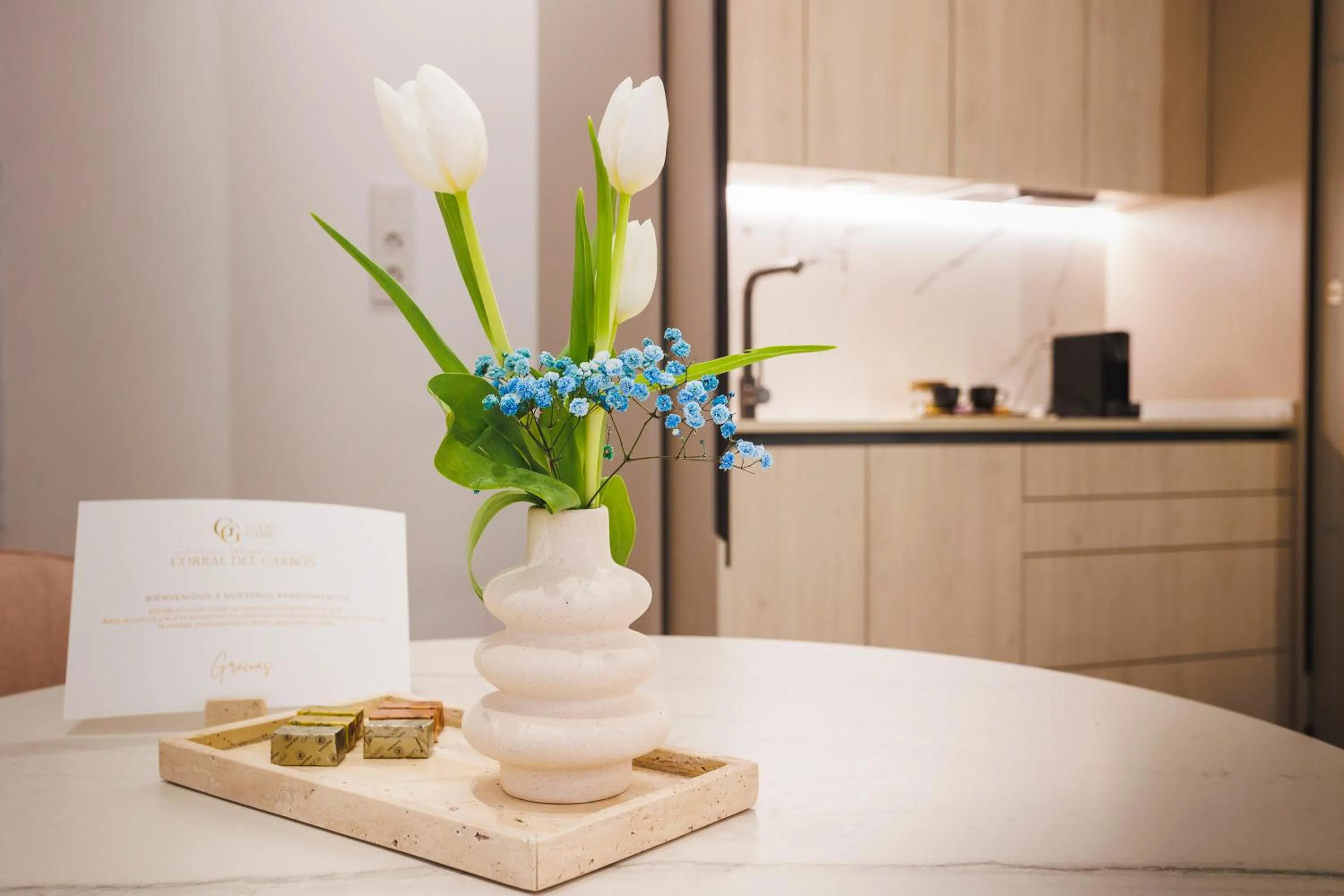 Kitchen or kitchenette, Bed in Corral del Carbón GG Luxury Hotel Boutique