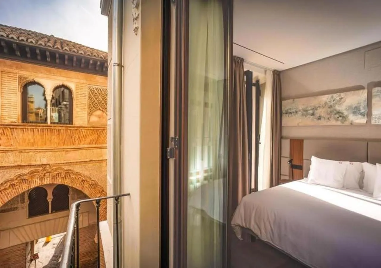 Balcony/Terrace, Bed in Corral del Carbón GG Luxury Hotel Boutique