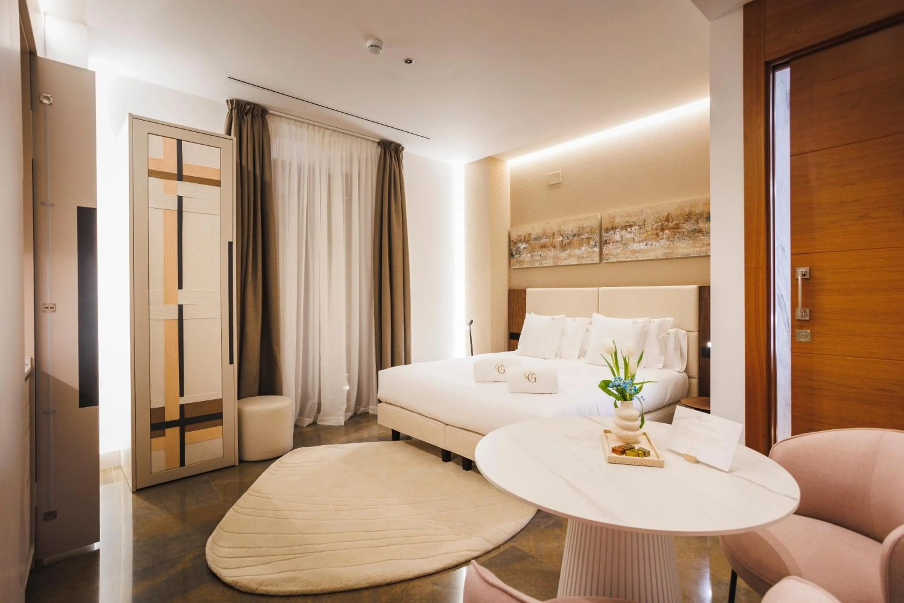 Bed in Corral del Carbón GG Luxury Hotel Boutique
