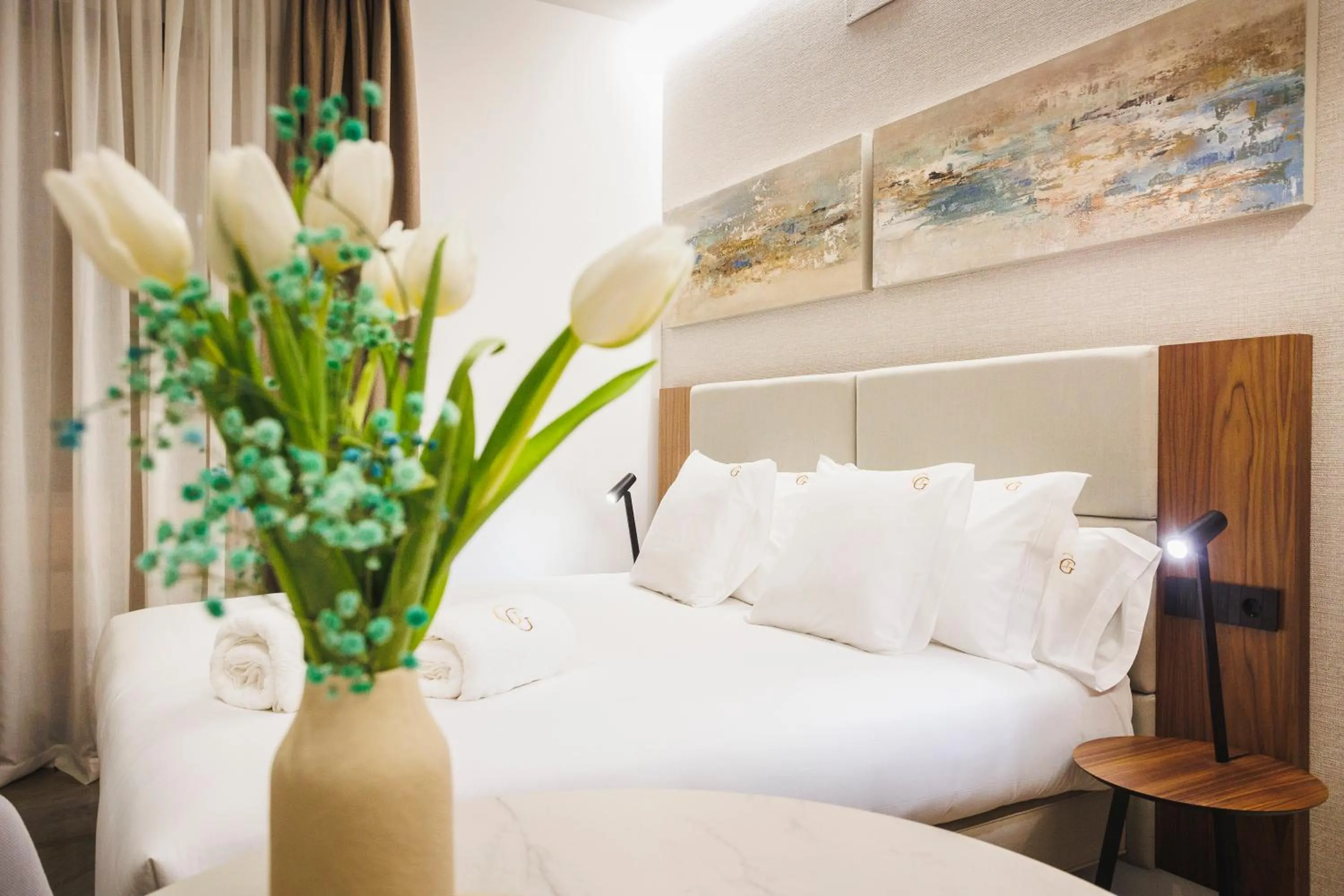 Photo of the whole room, Bed in Corral del Carbón GG Luxury Hotel Boutique