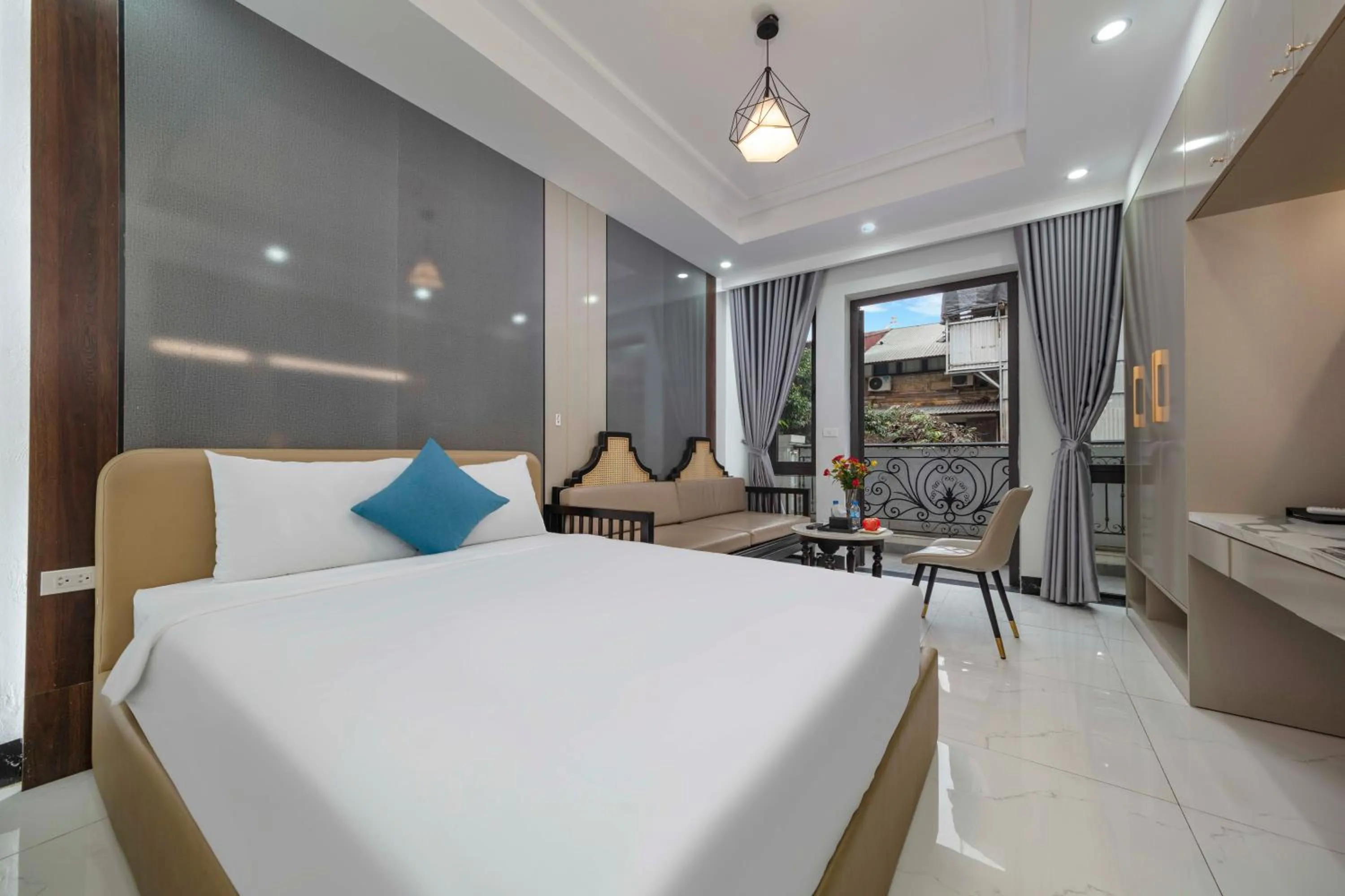 Balcony/Terrace, Bed in Infinity HaNoi Hotel & Travel