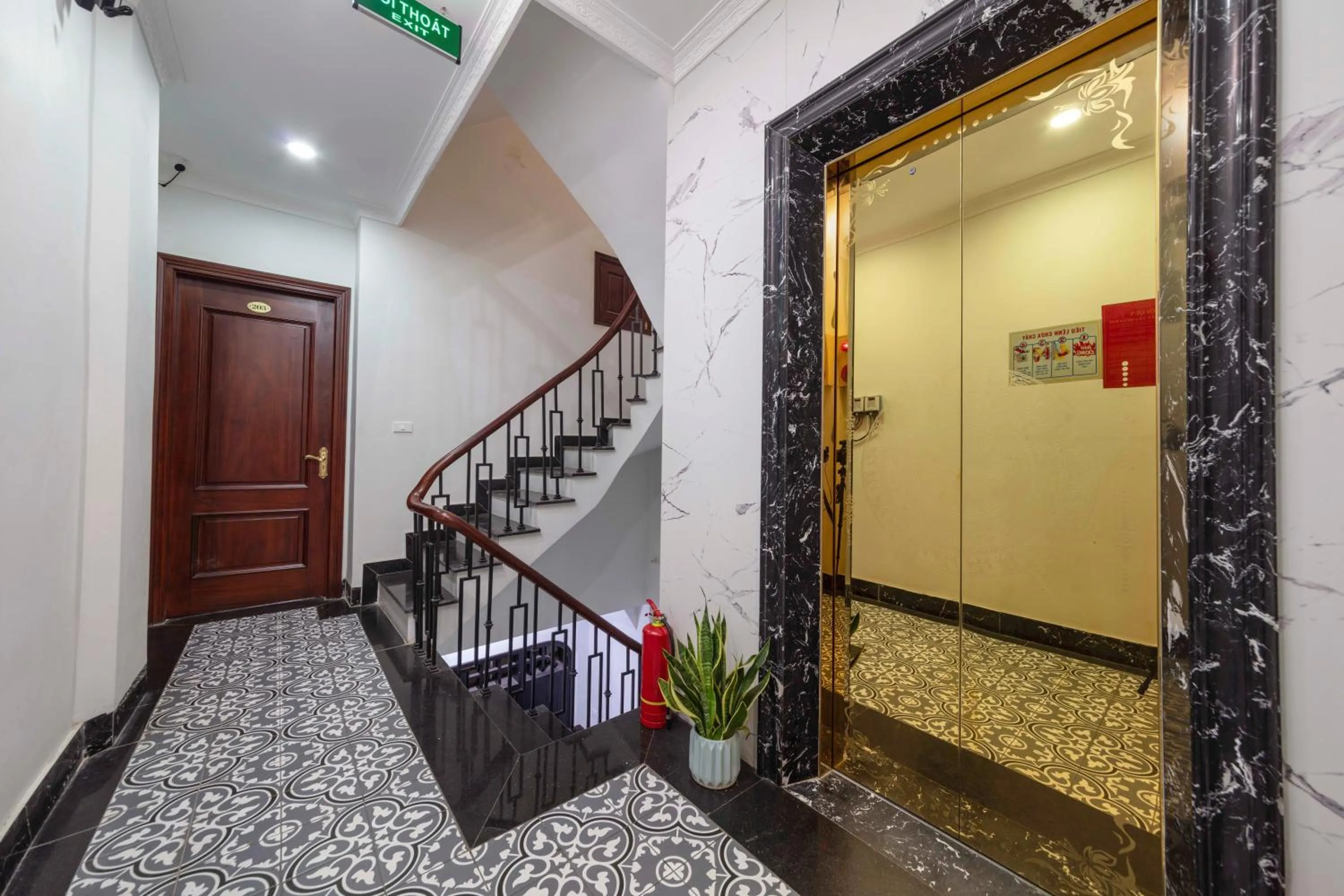 elevator in Infinity HaNoi Hotel & Travel