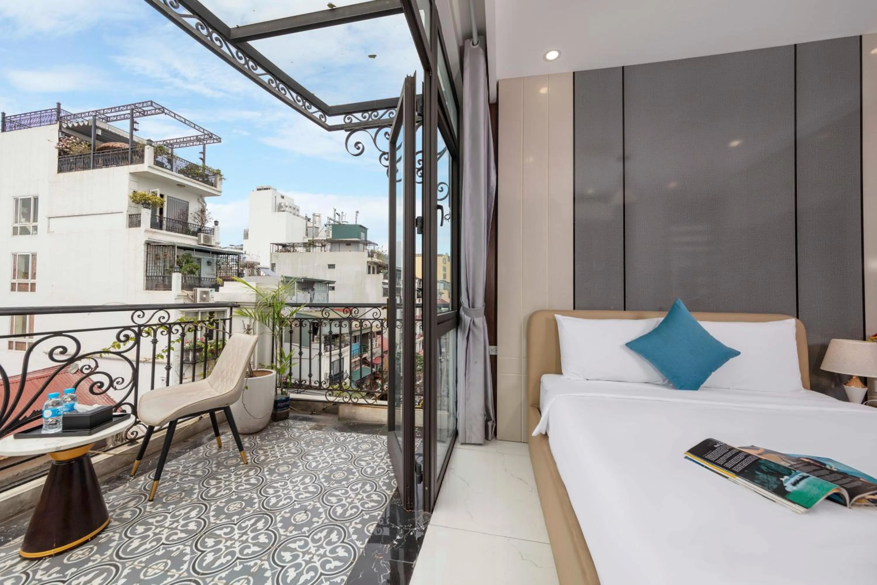 Balcony/Terrace in Infinity HaNoi Hotel & Travel