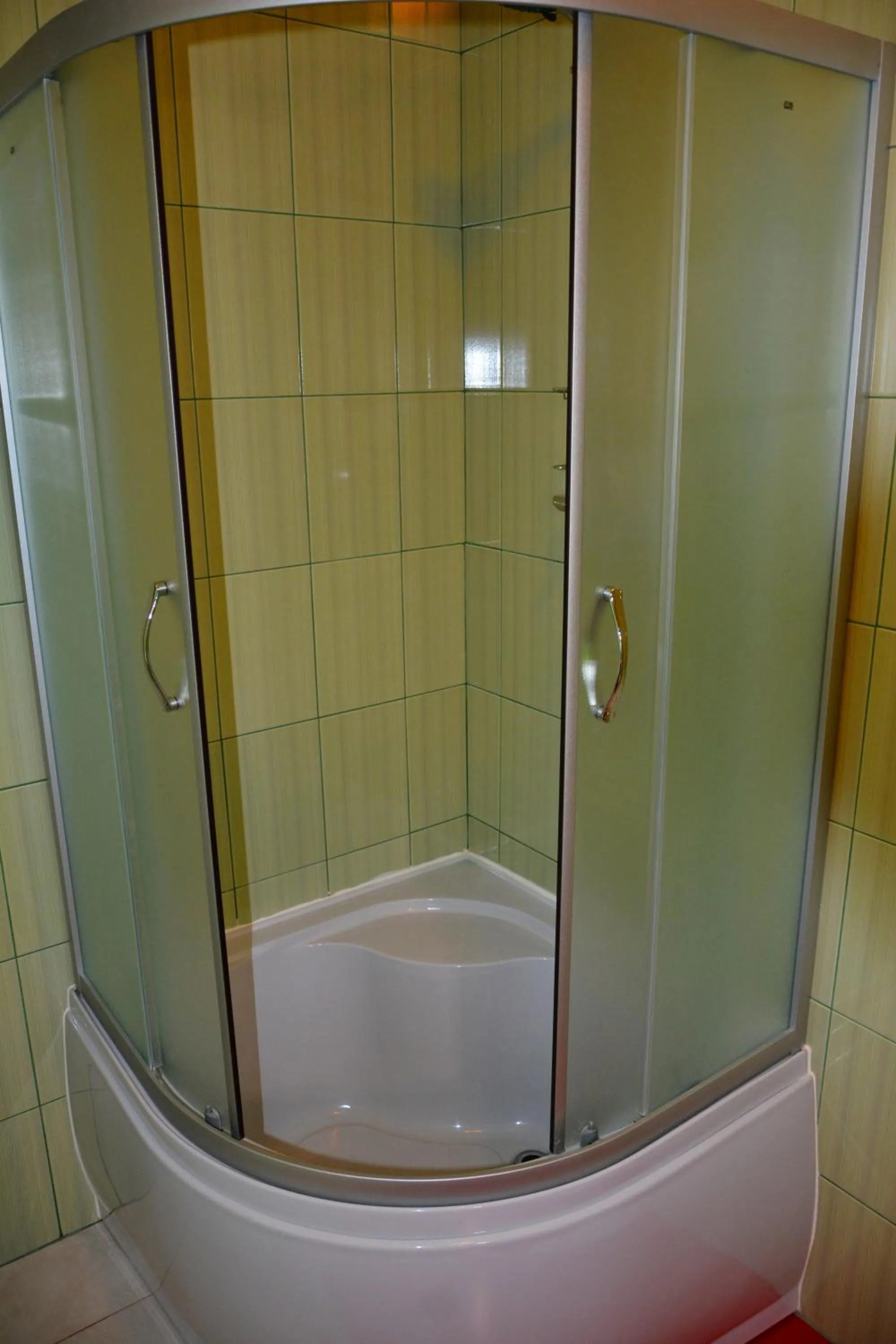 Shower in Orange Hotel