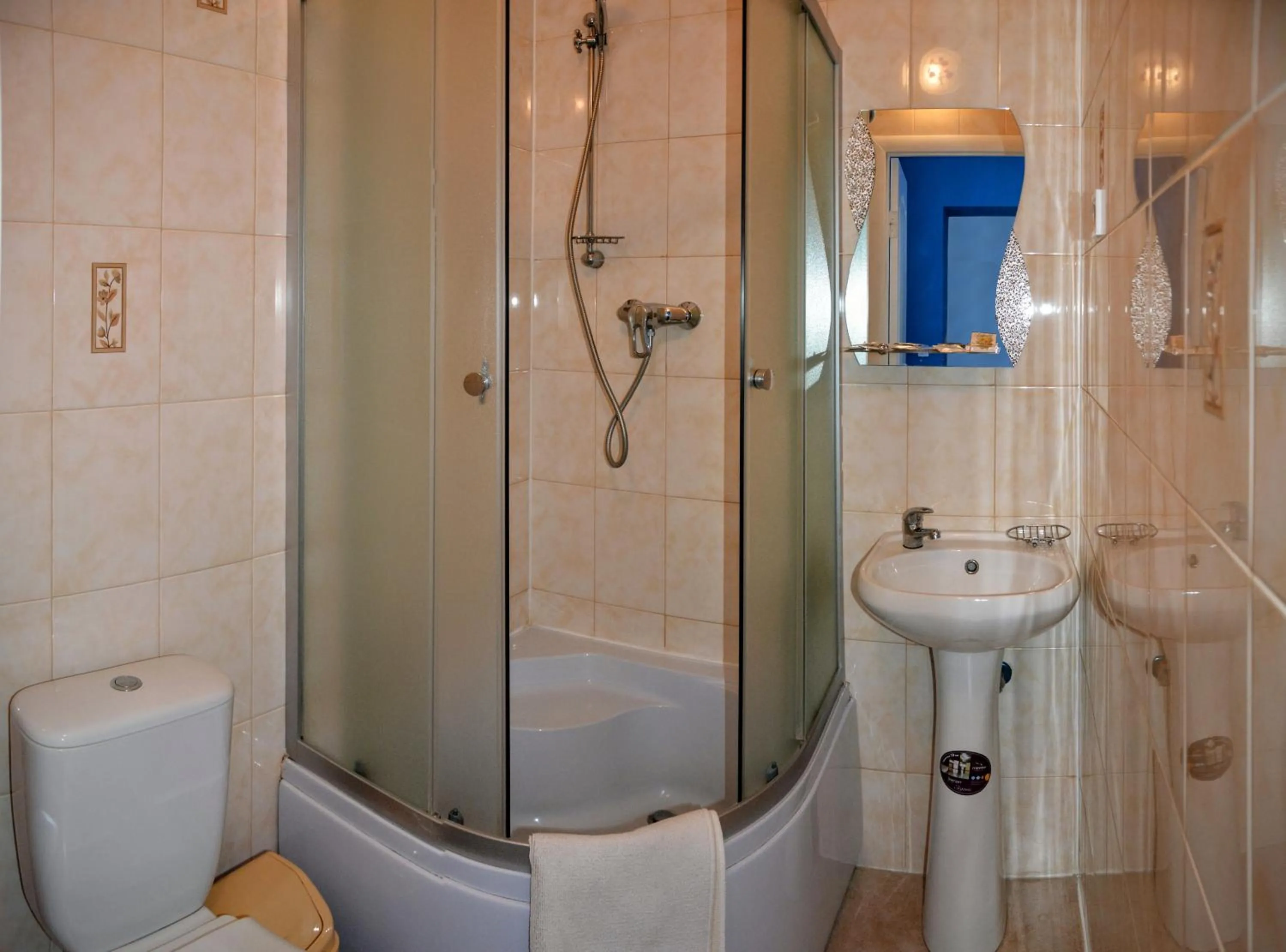 Photo of the whole room in Orange Hotel
