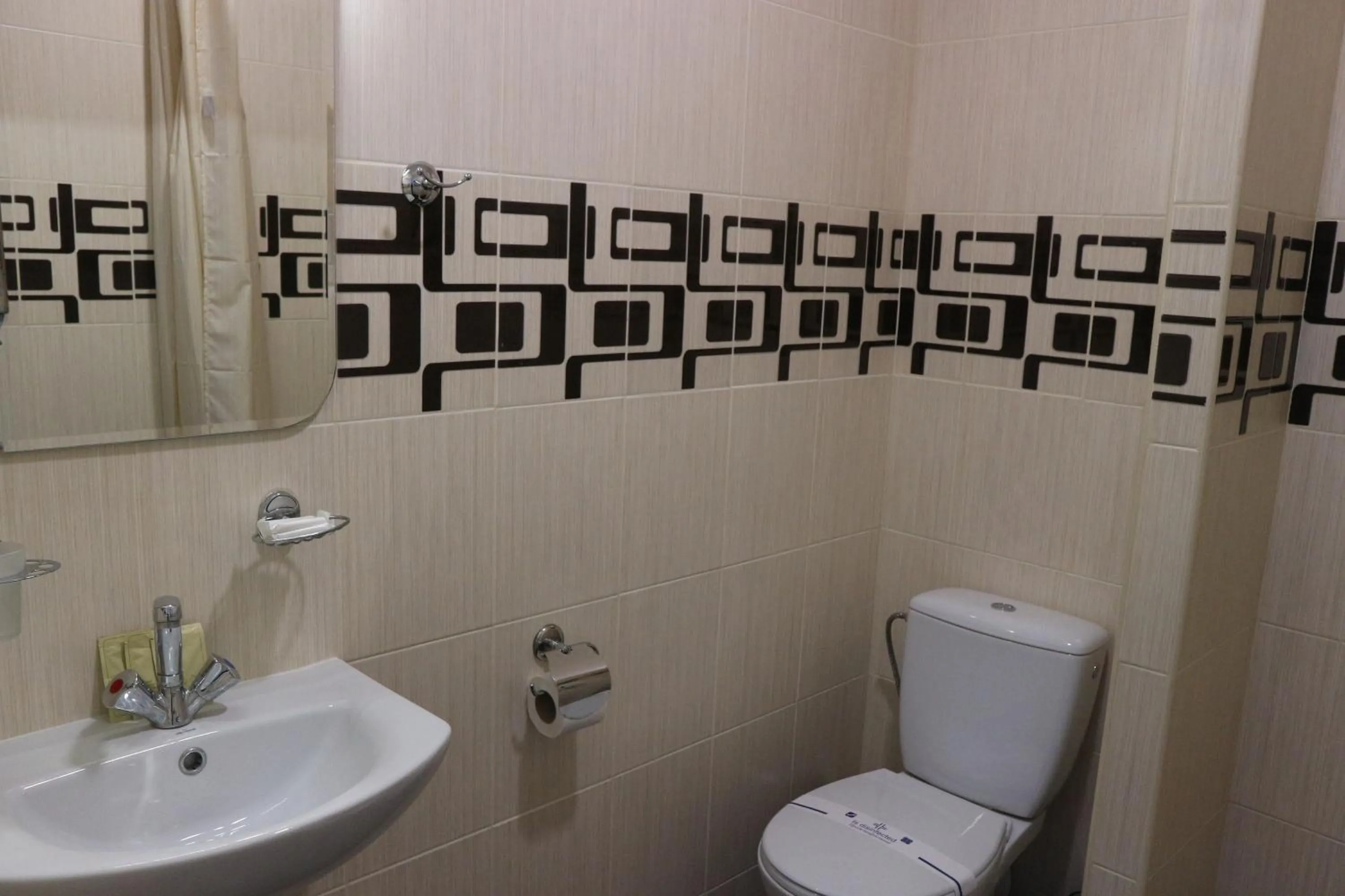 Photo of the whole room in Orange Hotel