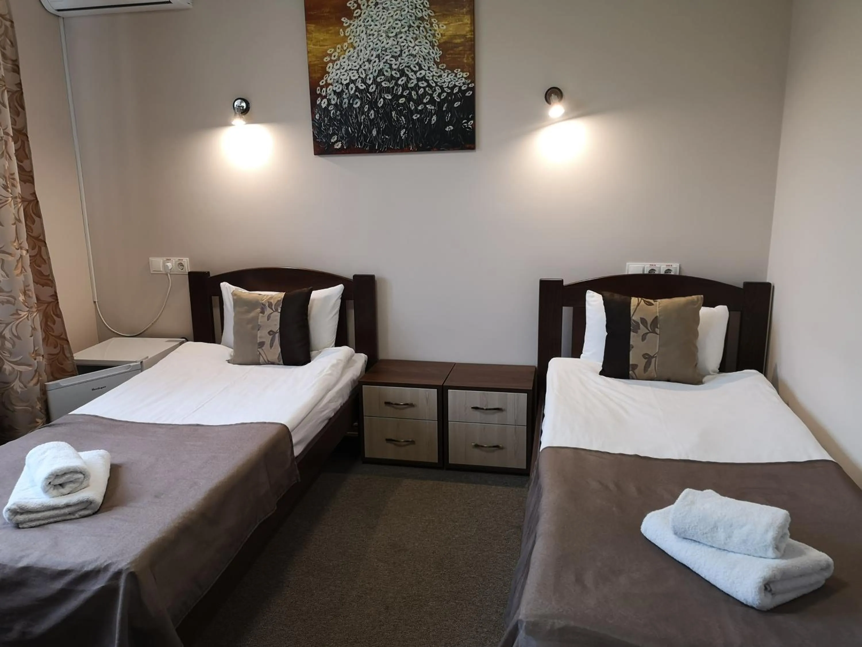 Photo of the whole room, Bed in Orange Hotel