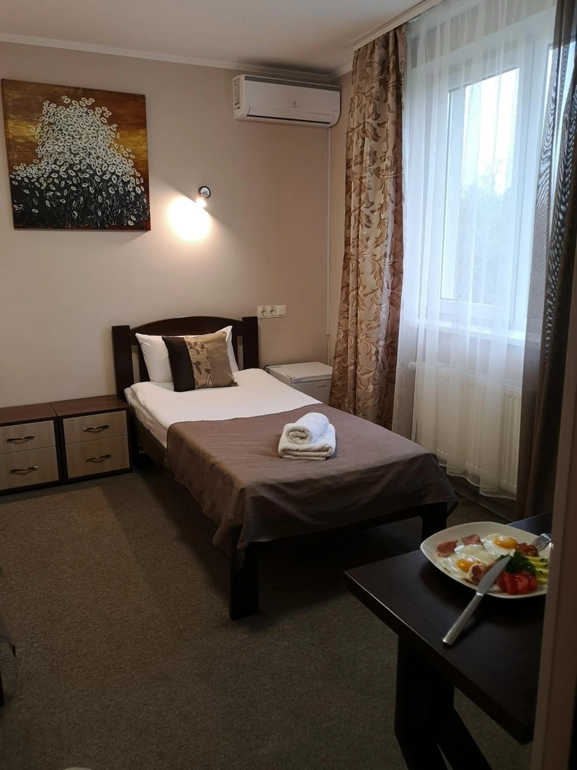 Photo of the whole room, Bed in Orange Hotel