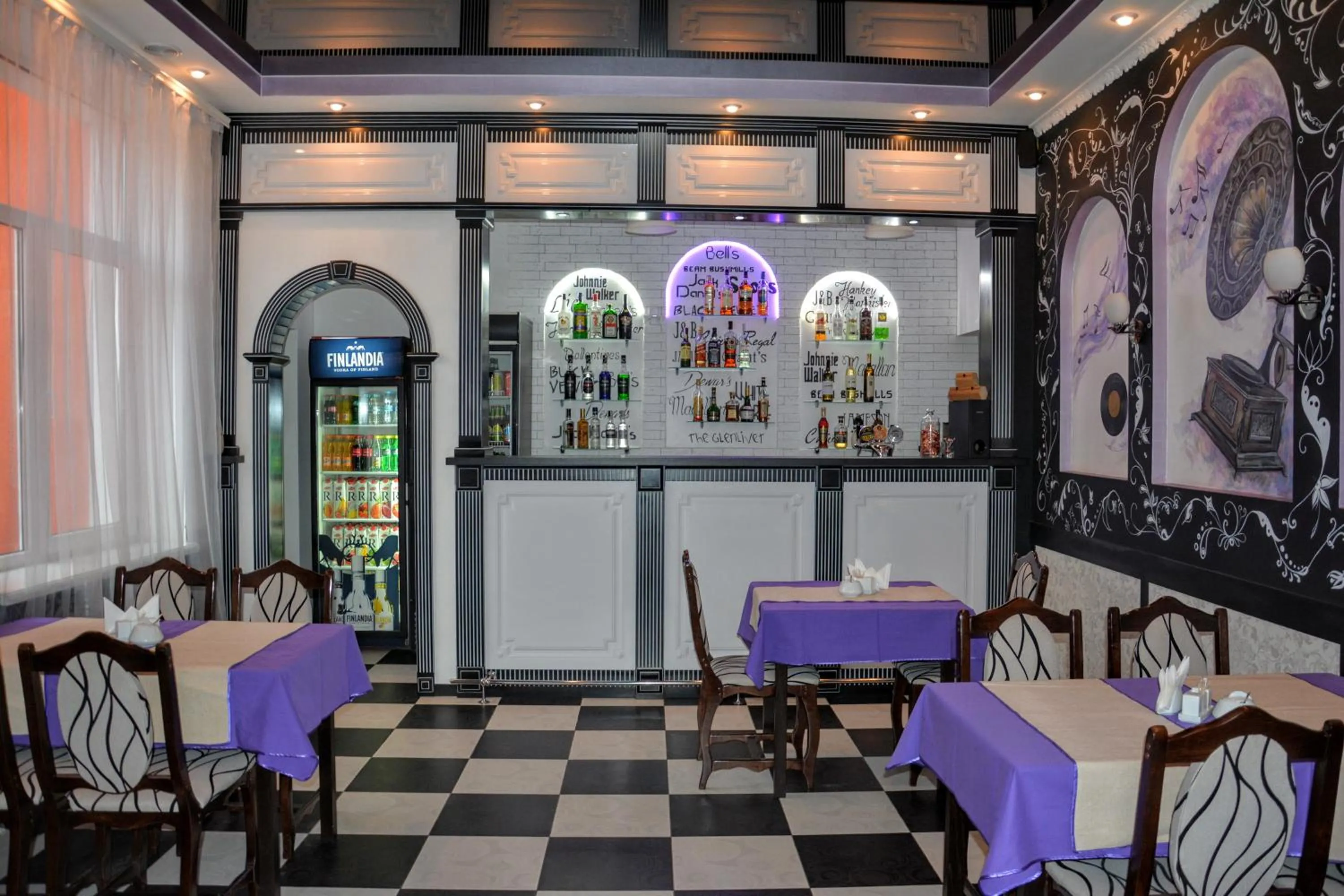 Restaurant/places to eat in Orange Hotel