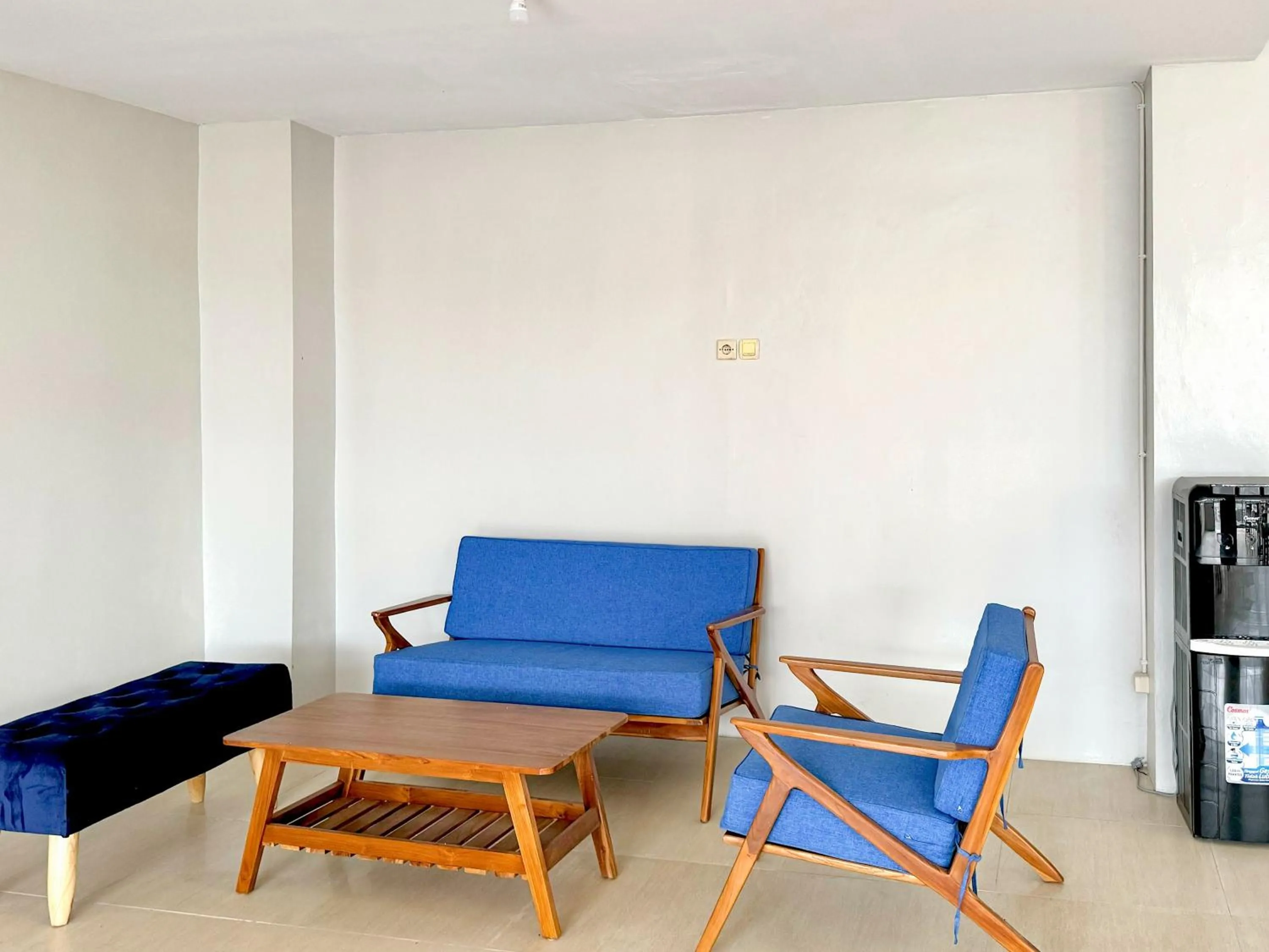 Seating area in RedDoorz Syariah Near Maguwoharjo Yogyakarta