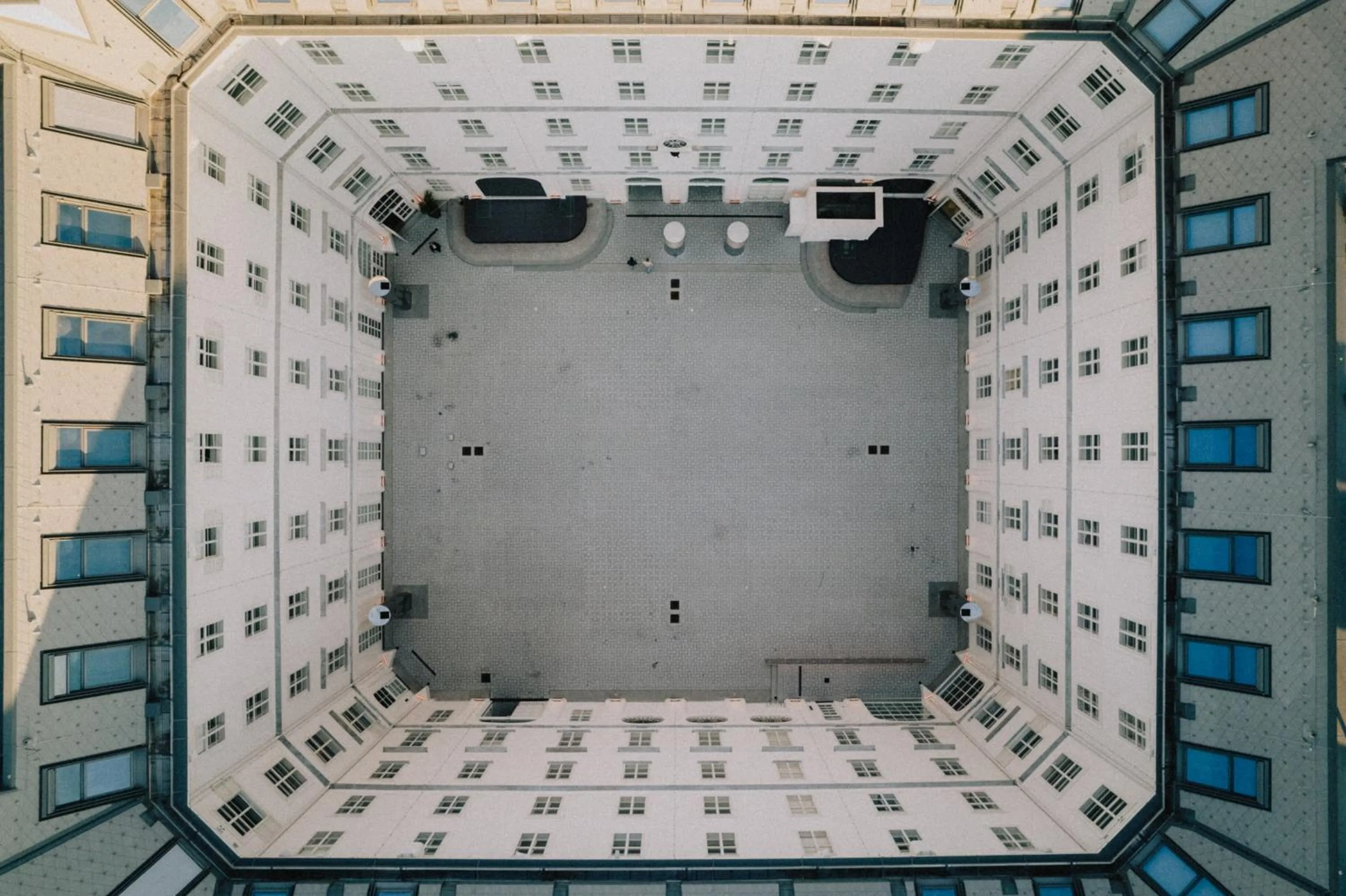 Inner courtyard view in Wilde Vienna Fleischmarkt