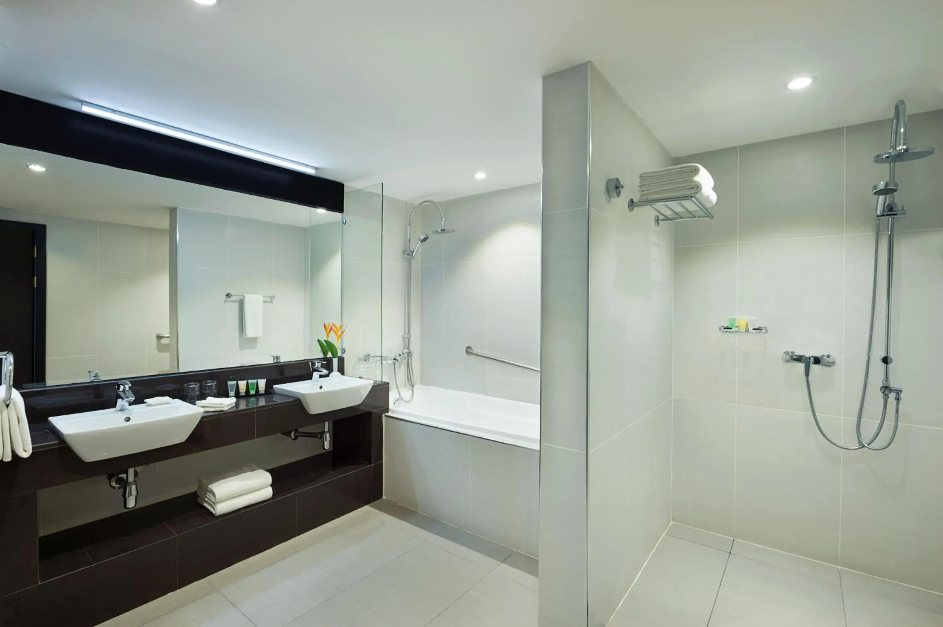 Shower in Ramada Resort By Wyndham Dar es Salaam Shower in Ramada Resort By Wyndham Dar es Salaam