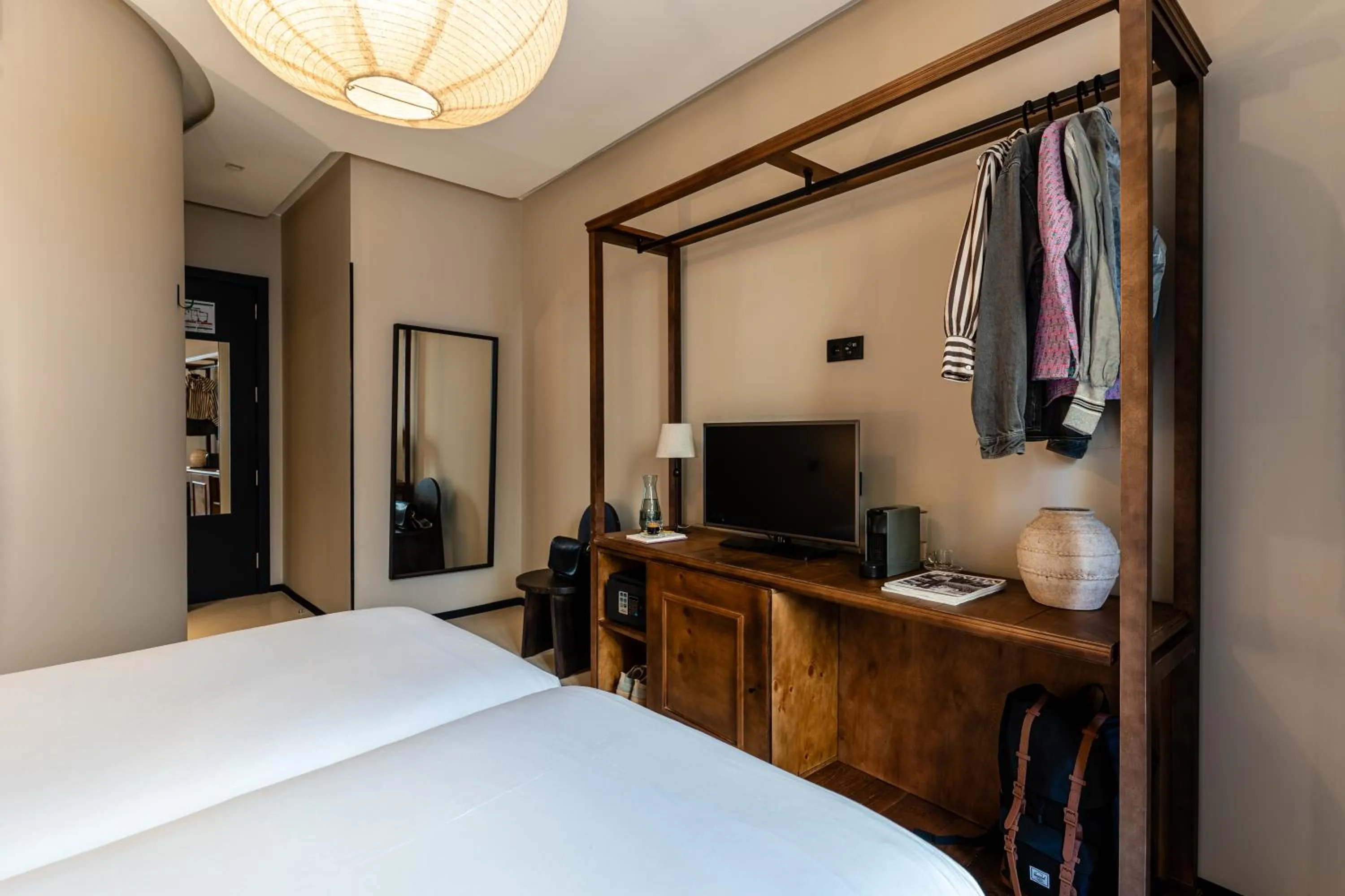 wardrobe, Bed in Casa Teva Lisboa Boutique Hotel by chic&basic