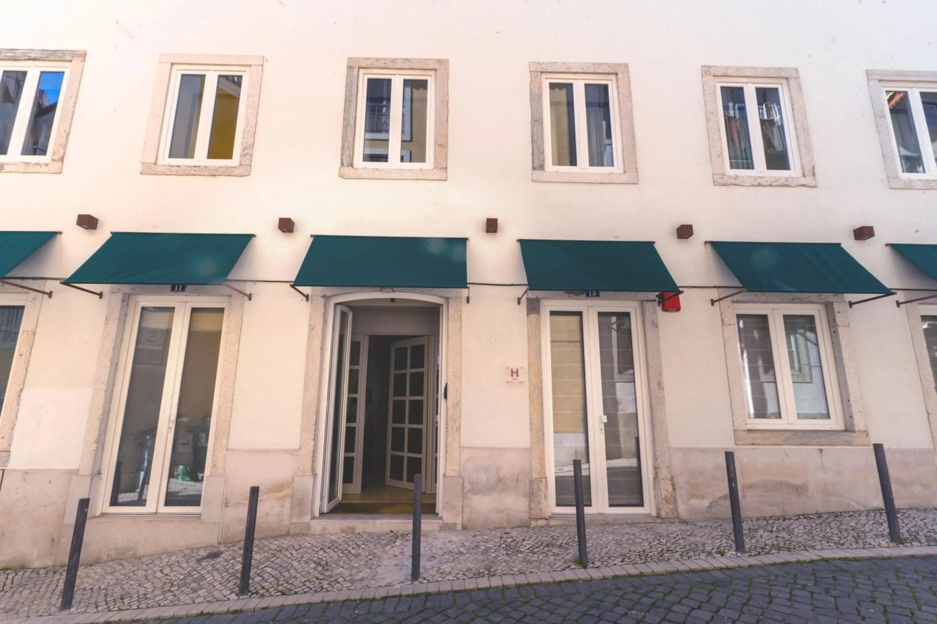 Facade/entrance in Casa Teva Lisboa Boutique Hotel by chic&basic