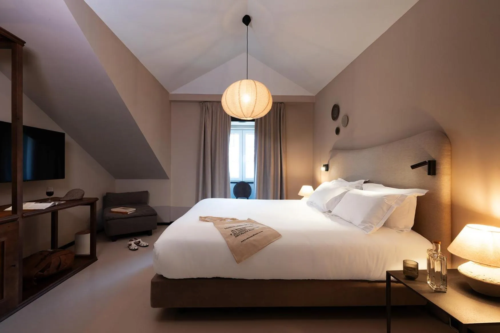 Bedroom, Bed in Casa Teva Lisboa Boutique Hotel by chic&basic