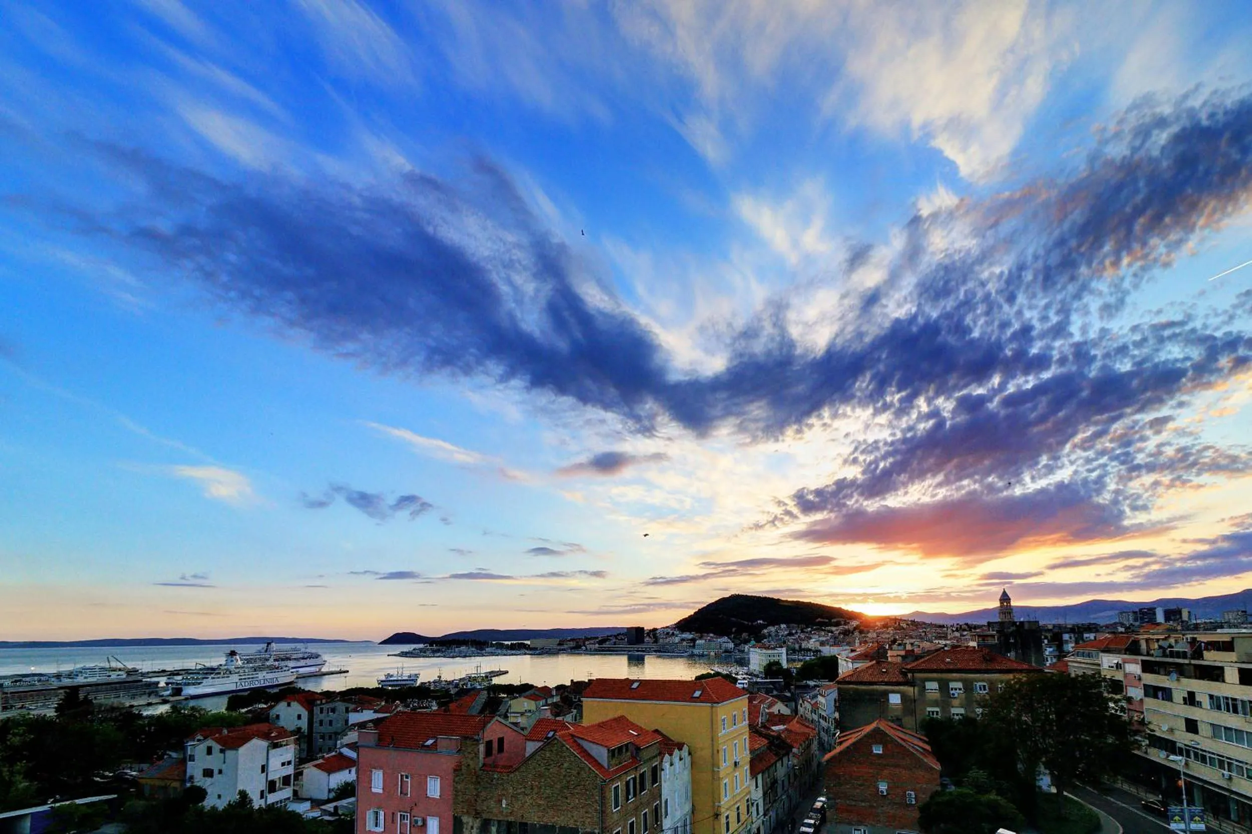 Property building in Horizon Luxury Suites & Design Rooms