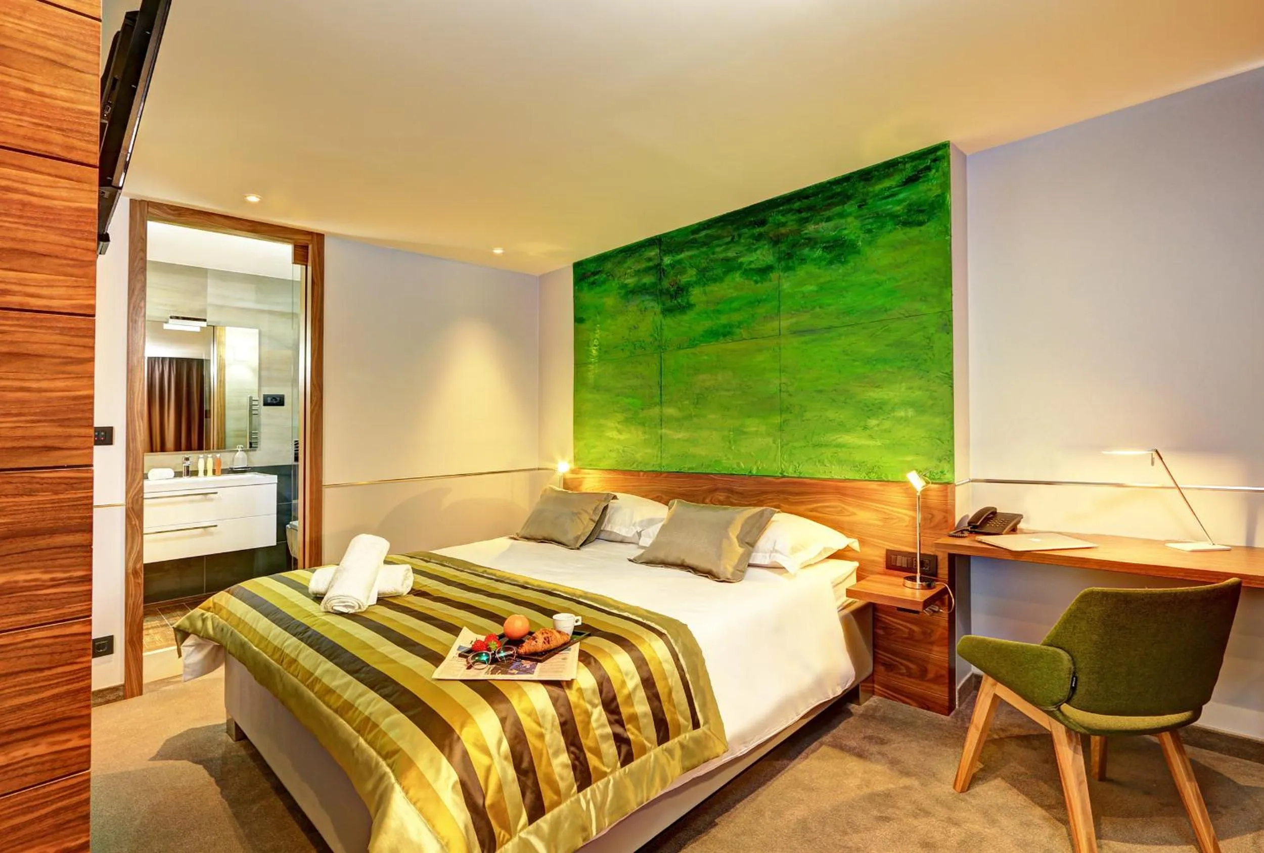 Bathroom, Bed in Horizon Luxury Suites & Design Rooms