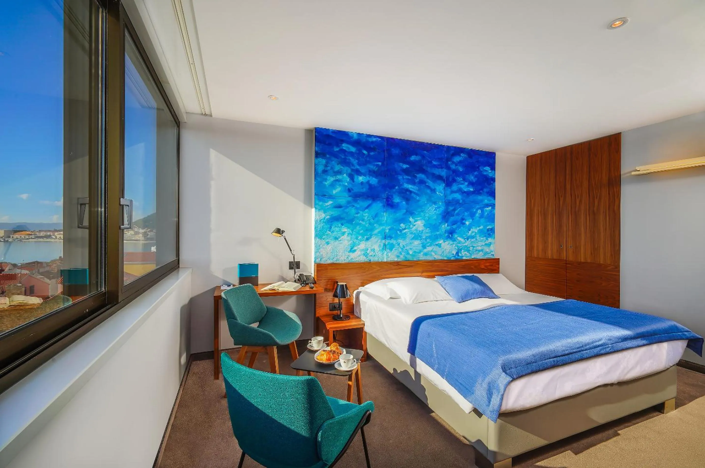 City view, Bed in Horizon Luxury Suites & Design Rooms