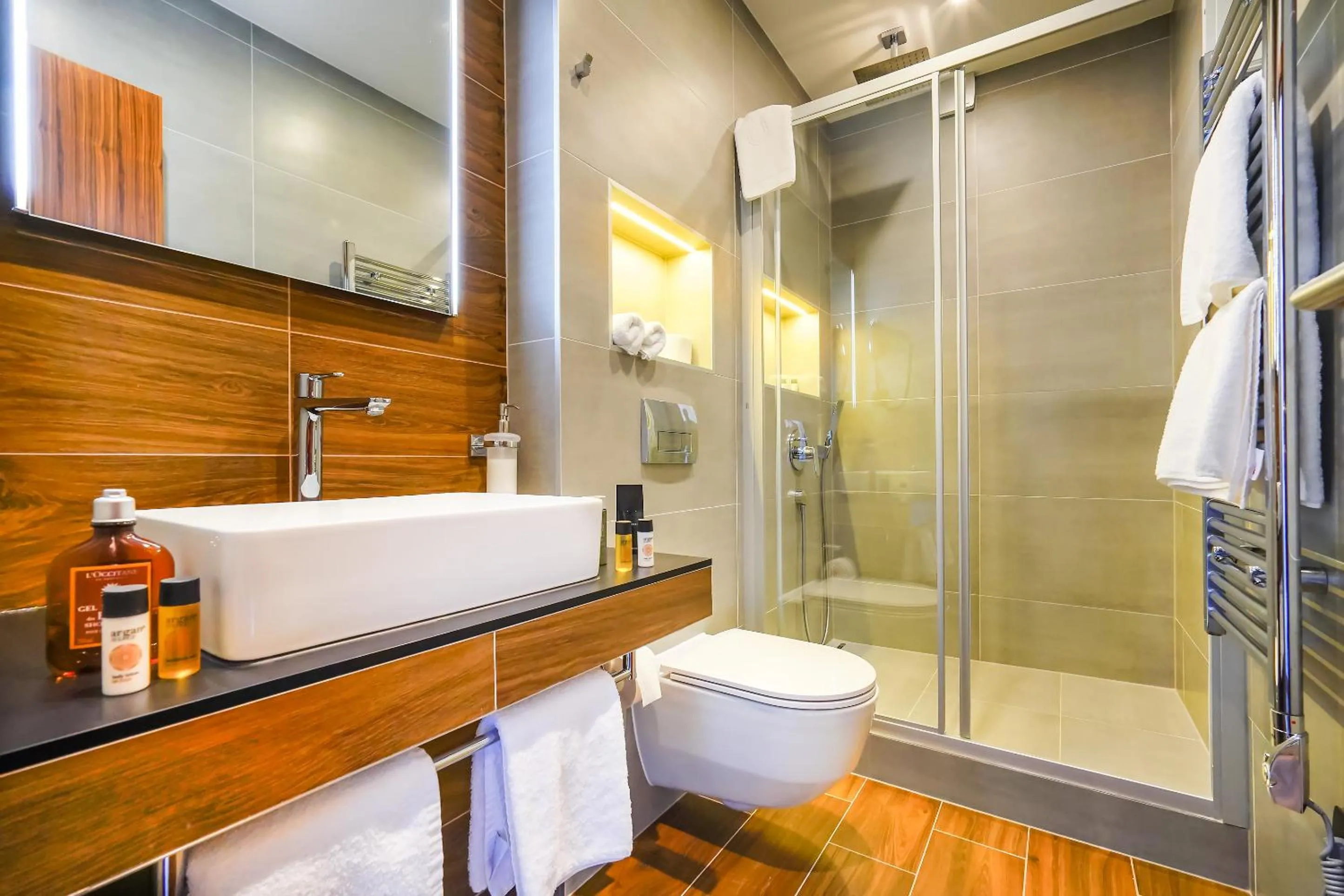 Bathroom in Horizon Luxury Suites & Design Rooms