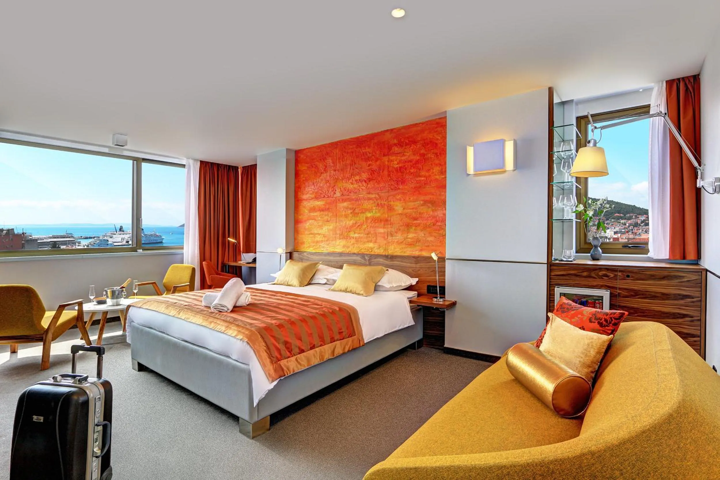 Sea view, Bed in Horizon Luxury Suites & Design Rooms