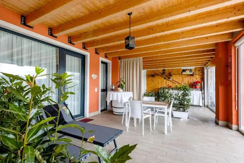 Family Room with Pool View in Relais Villa Olivi Family Room with Pool View in Relais Villa Olivi