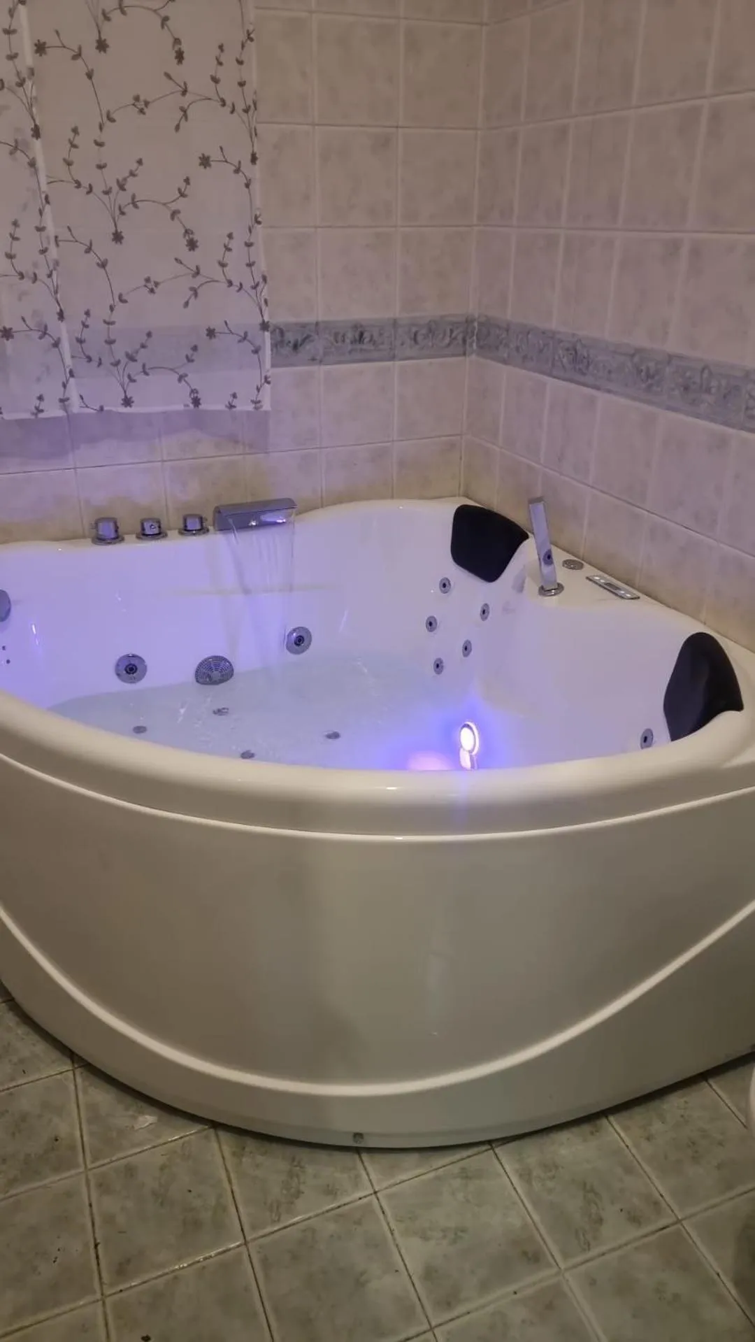 Hot Tub in Relais Villa Olivi