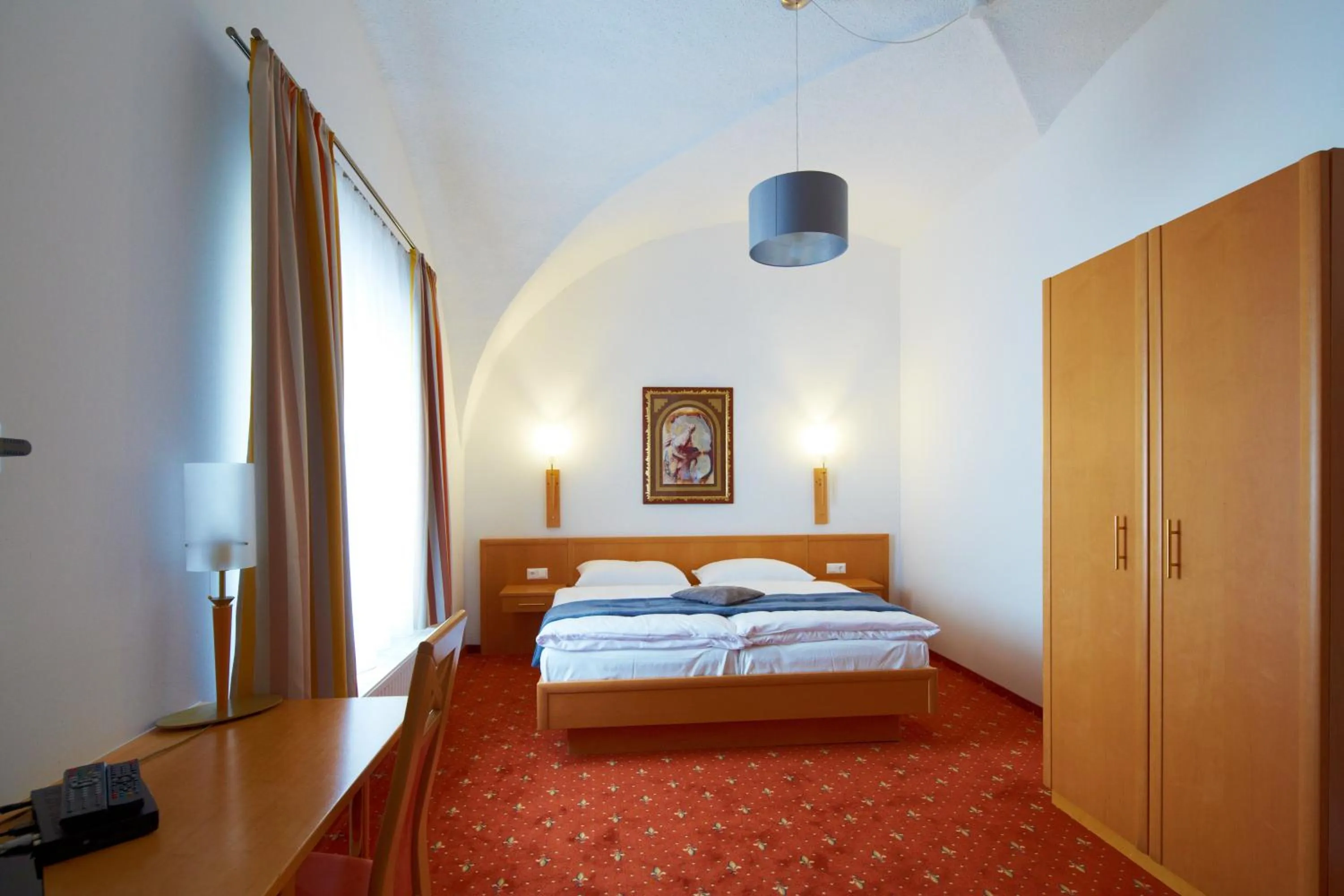 Bedroom, Bed in Rathauskeller Melk