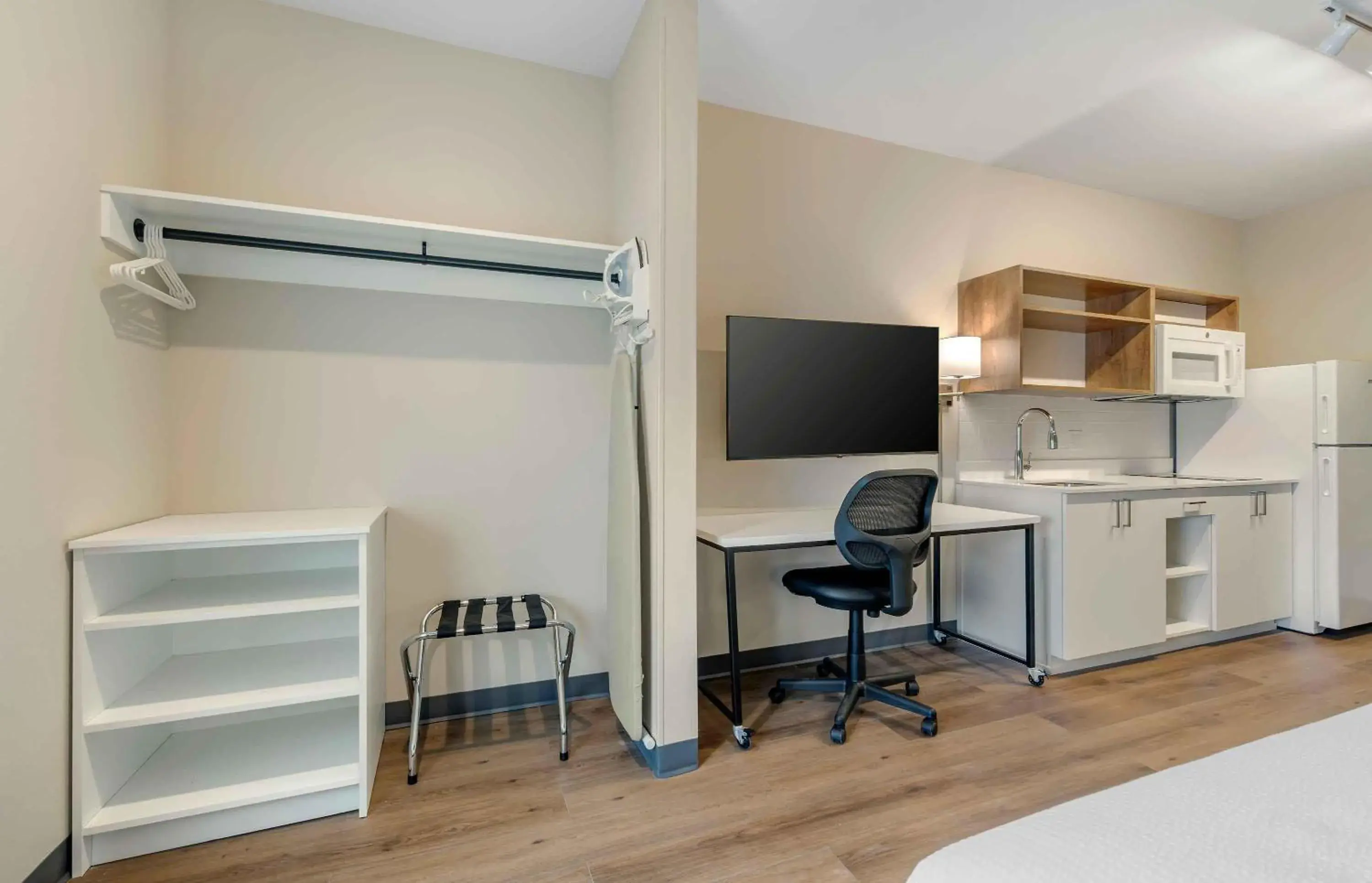 Bedroom in Extended Stay America Premier Suites Phoenix Chandler Airport Bedroom in Extended Stay America Premier Suites Phoenix Chandler Airport