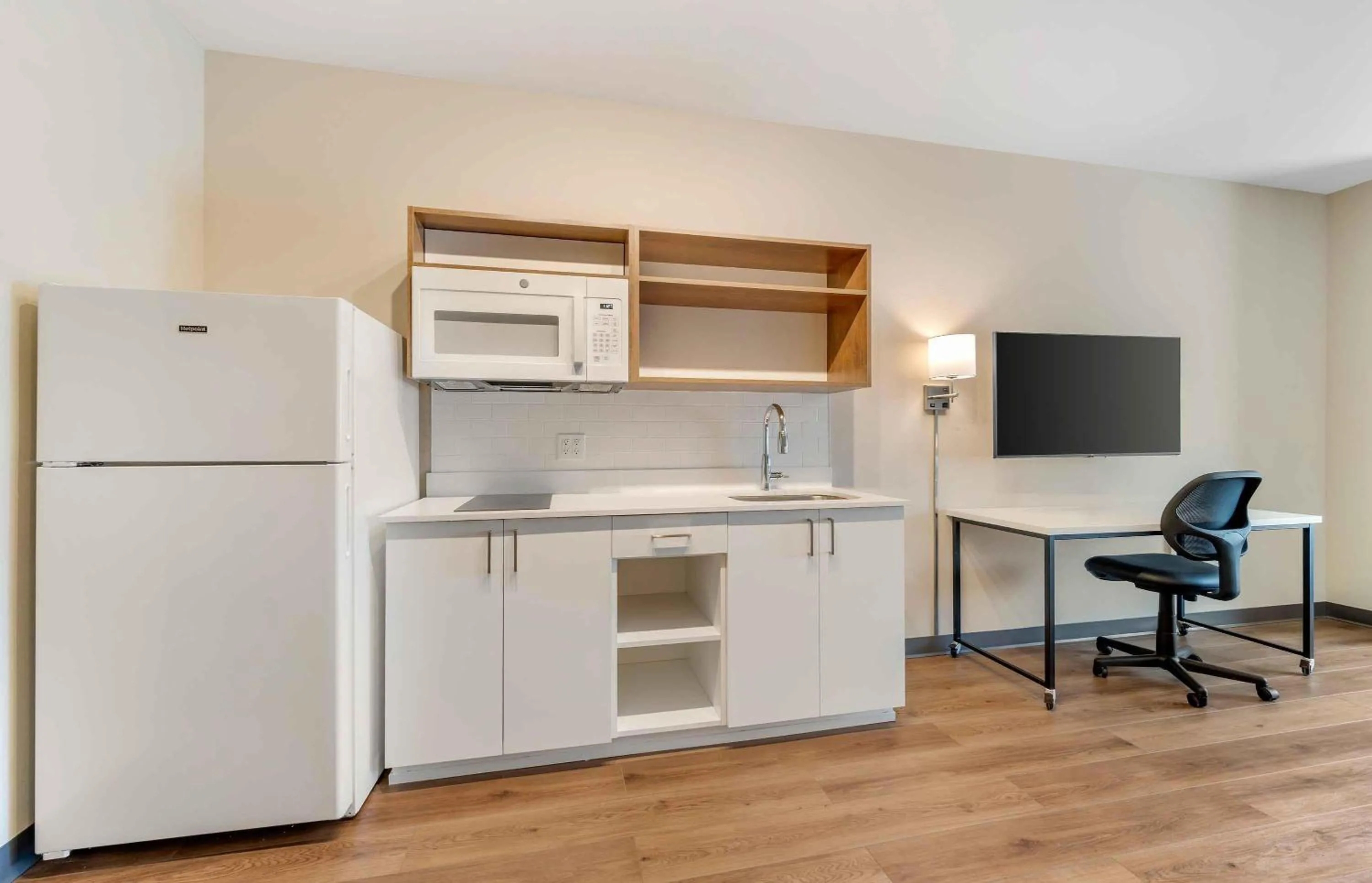 Kitchen or kitchenette in Extended Stay America Premier Suites Phoenix Chandler Airport