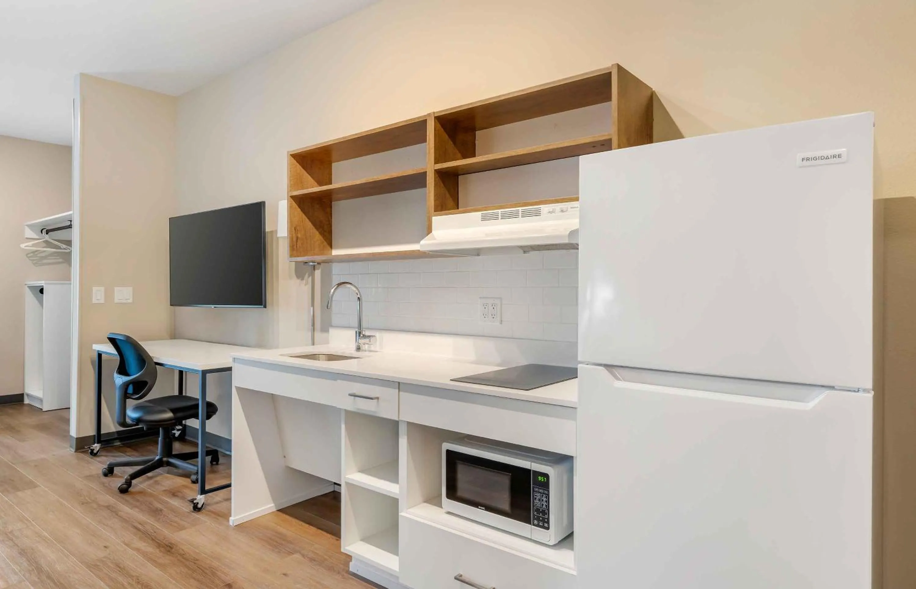 Kitchen or kitchenette in Extended Stay America Premier Suites Phoenix Chandler Airport