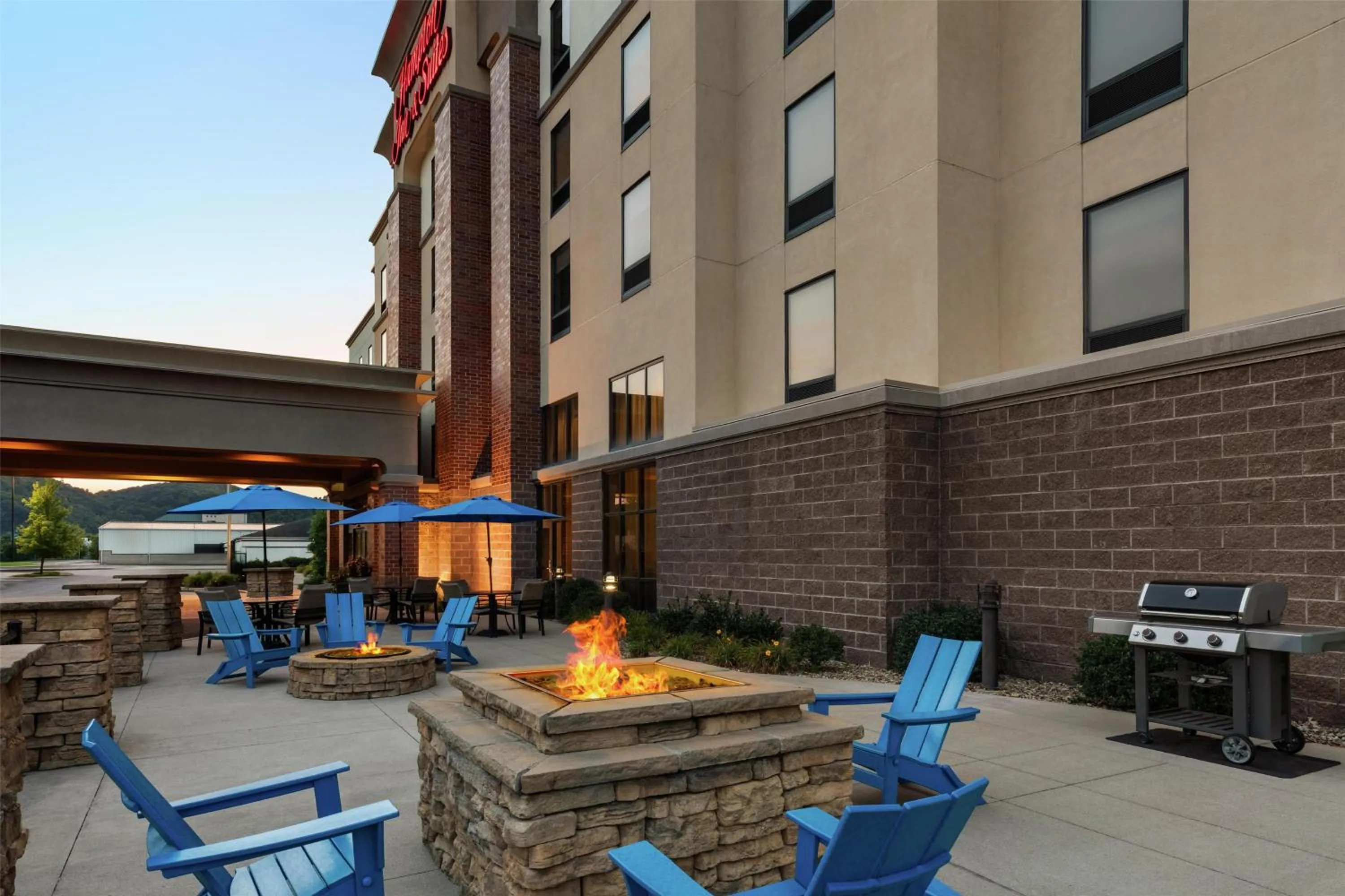 Patio in Hampton Inn & Suites - Pittsburgh/Harmarville, PA