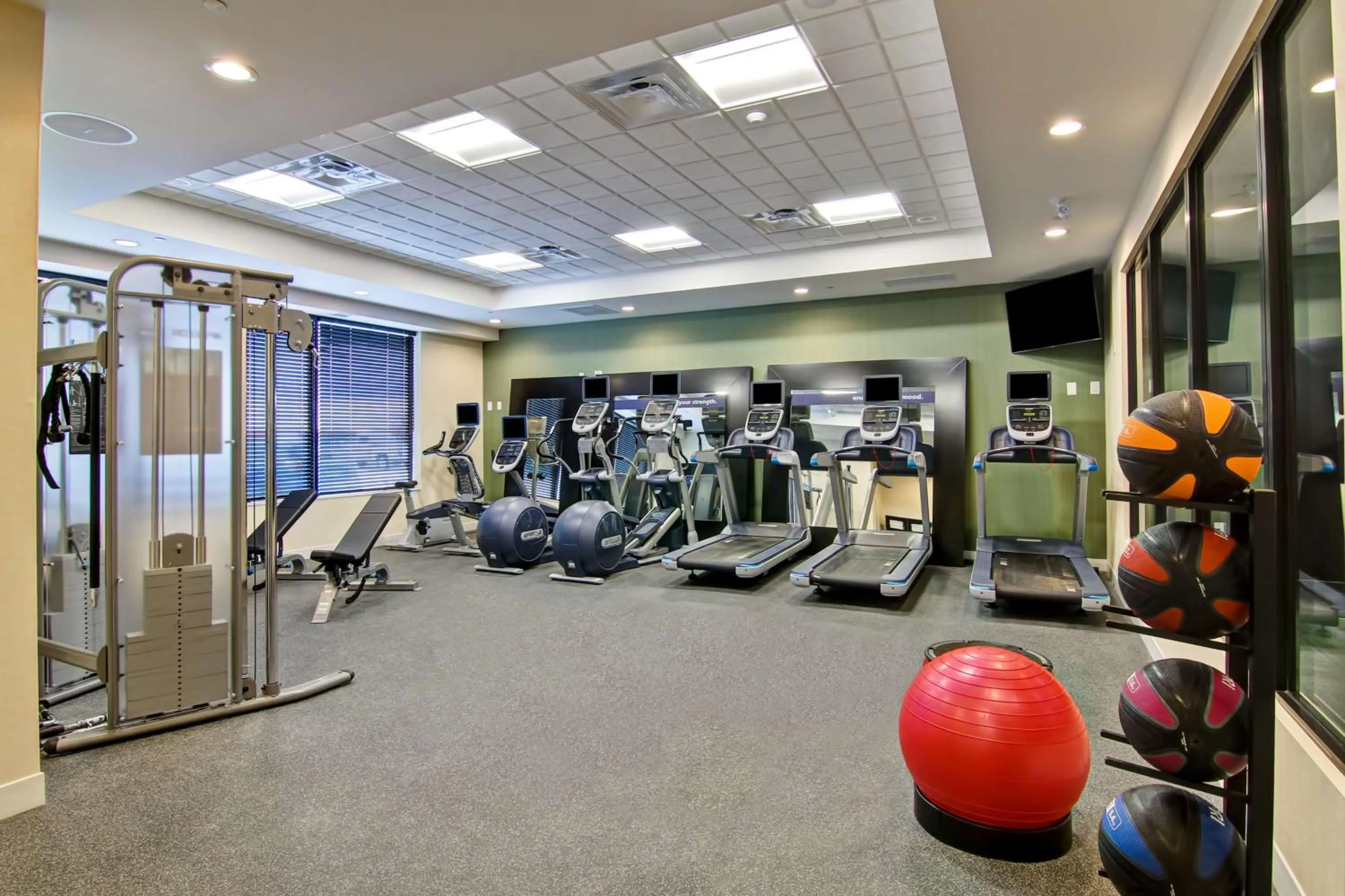 Fitness centre/facilities in Hampton Inn & Suites by Hilton Saskatoon Airport