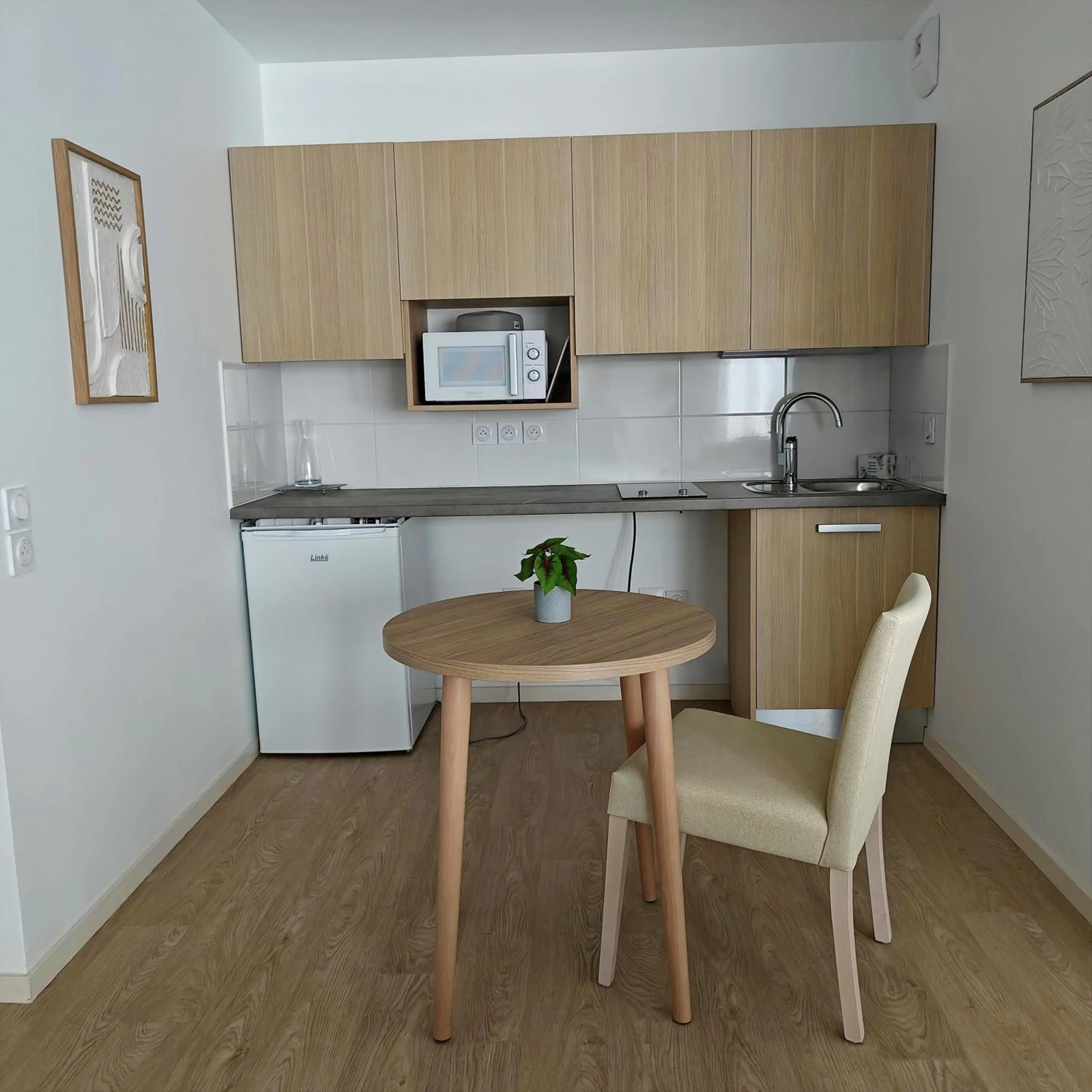 Kitchen or kitchenette in Zenao Appart'hotels Anglet