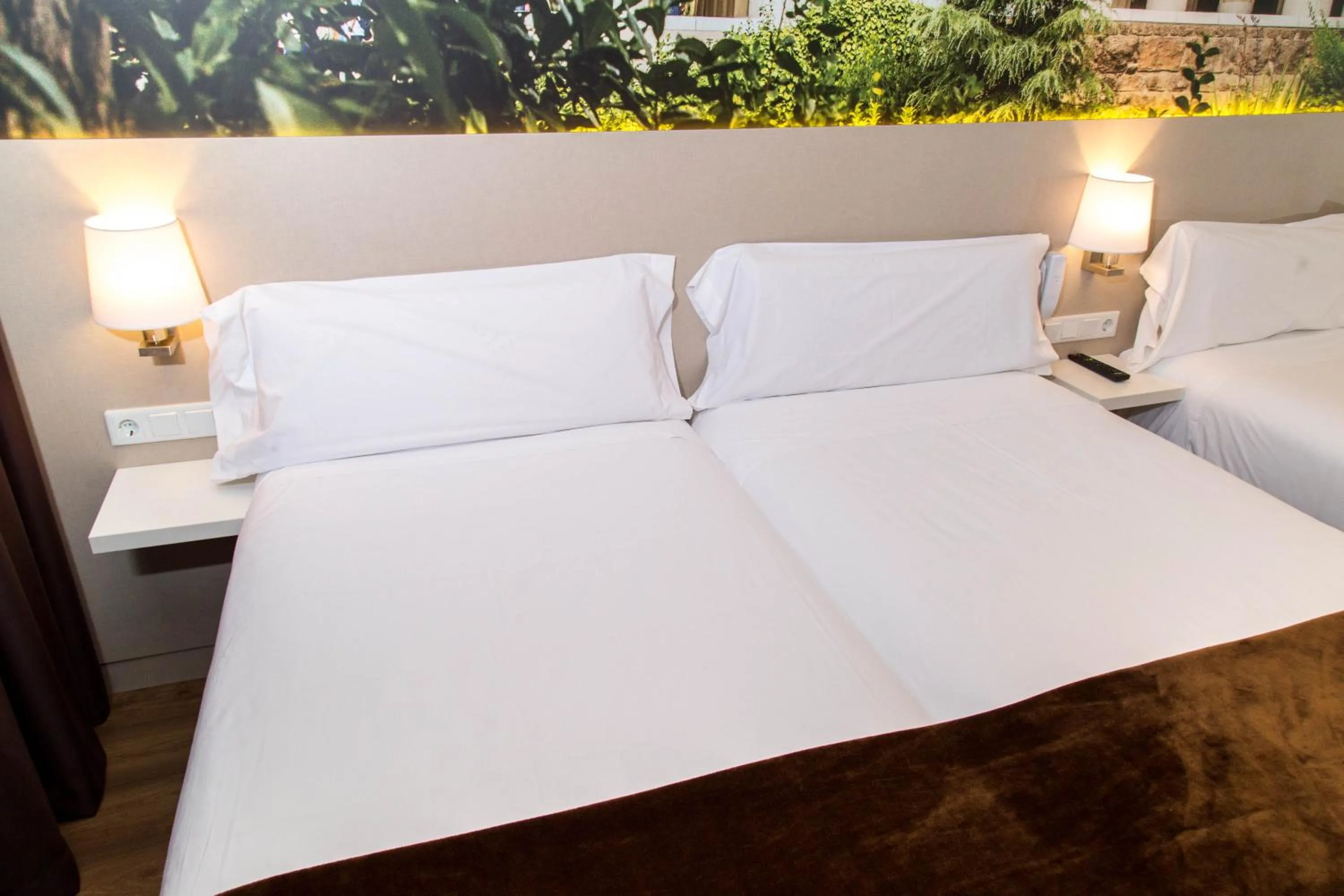 Photo of the whole room, Bed in Hotel BESTPRICE Gracia