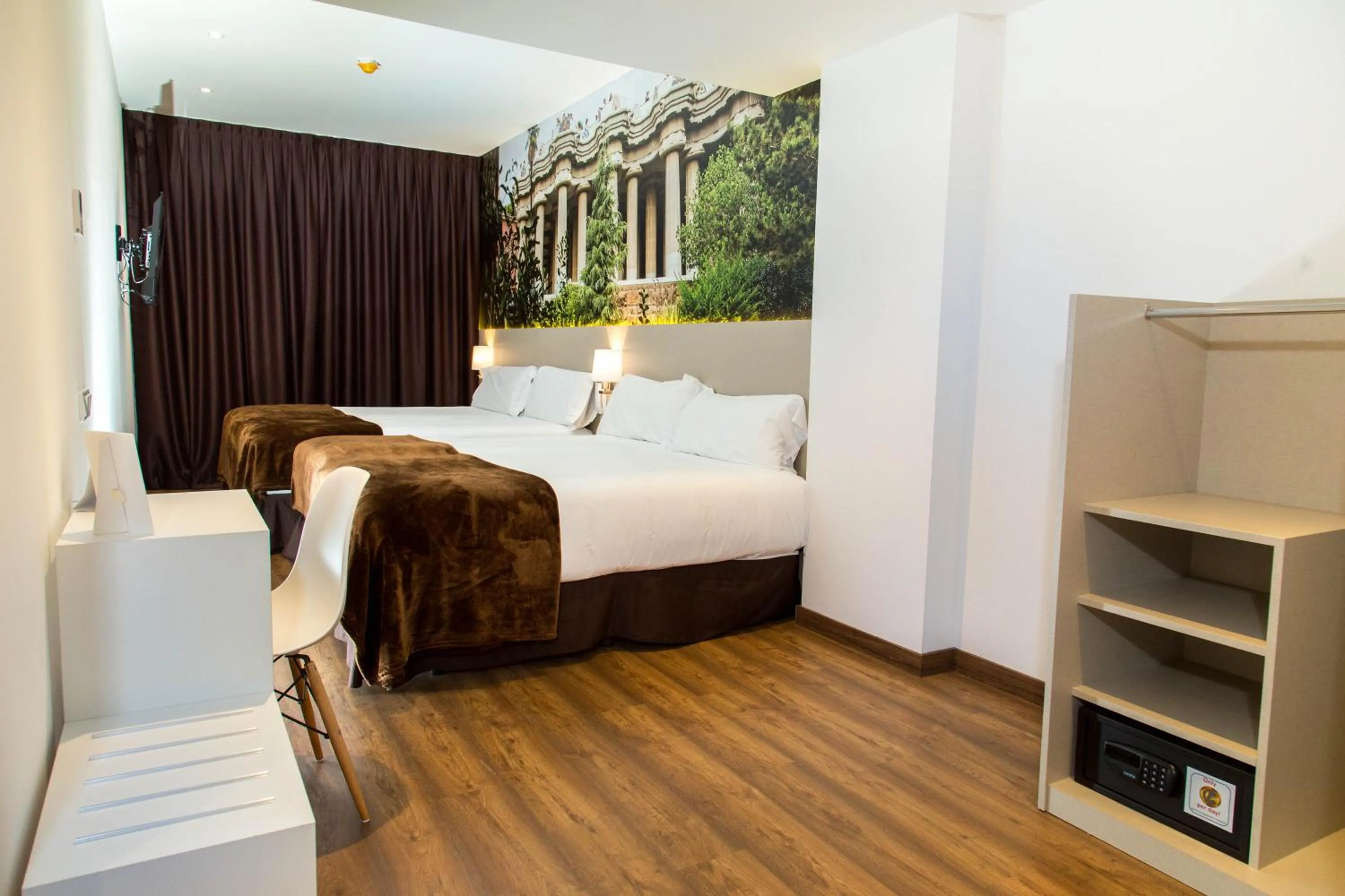 Photo of the whole room, Bed in Hotel BESTPRICE Gracia