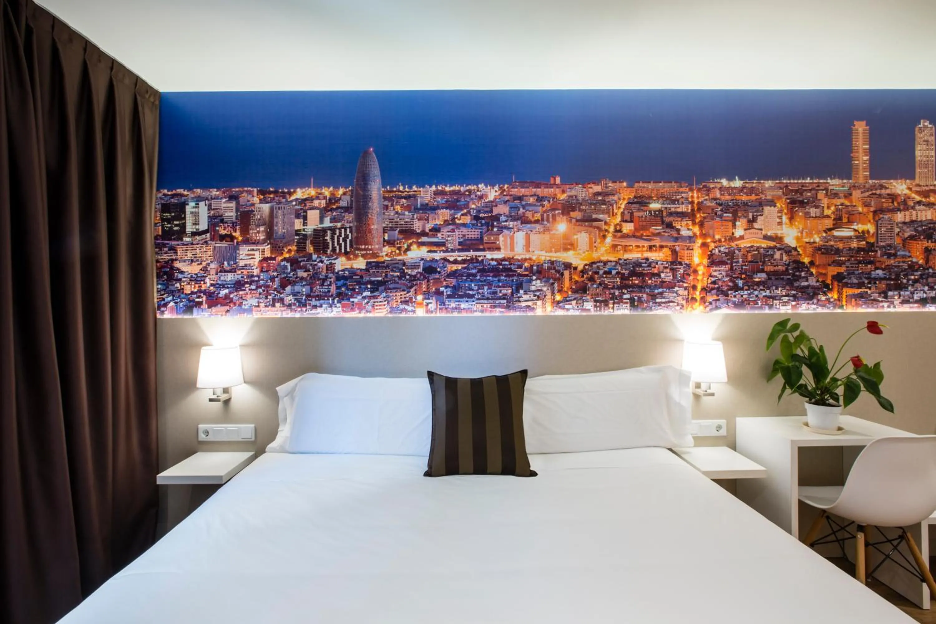 Photo of the whole room, Bed in Hotel BESTPRICE Gracia